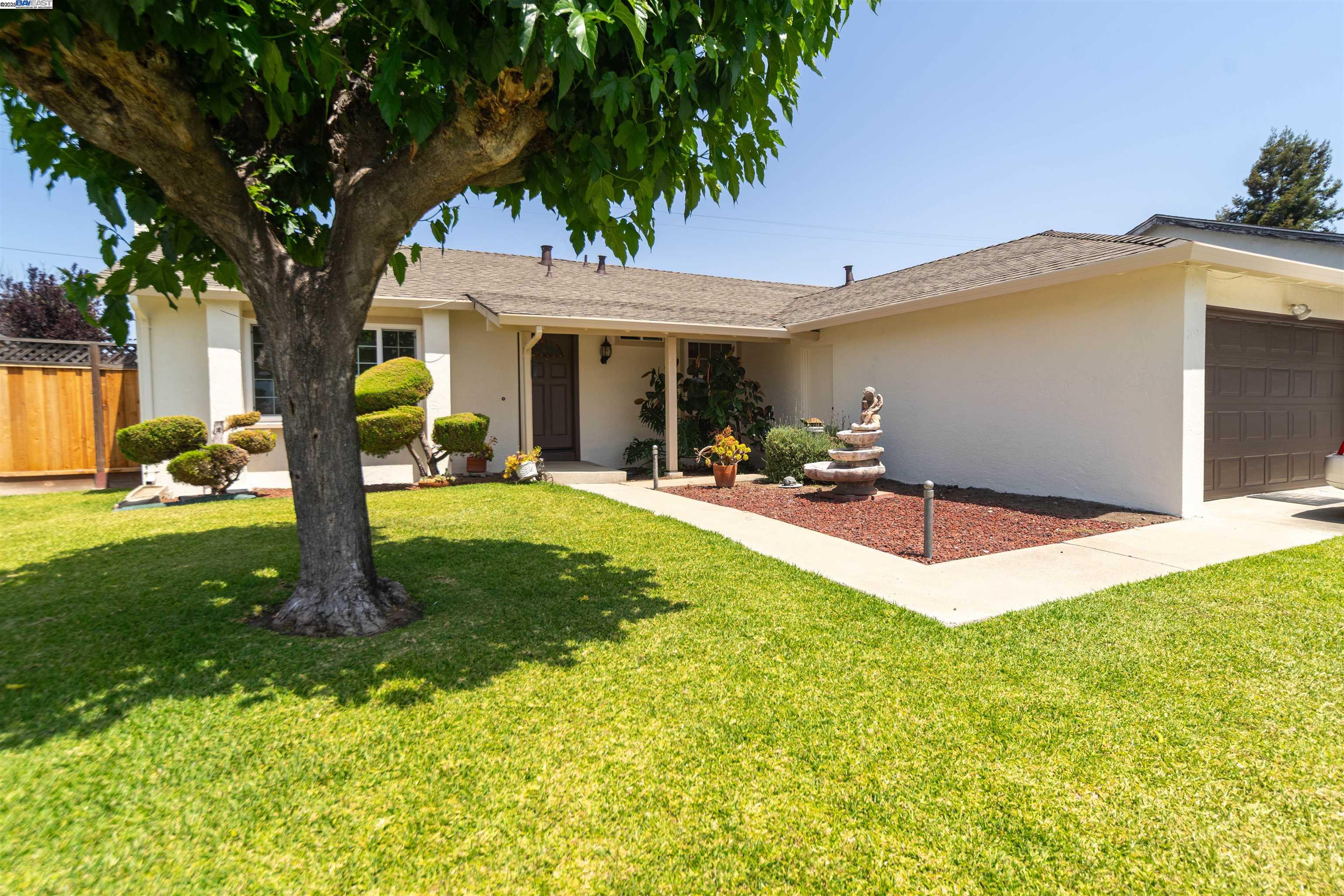 Detail Gallery Image 3 of 53 For 709 Covina Way, Fremont,  CA 94539 - 4 Beds | 2 Baths