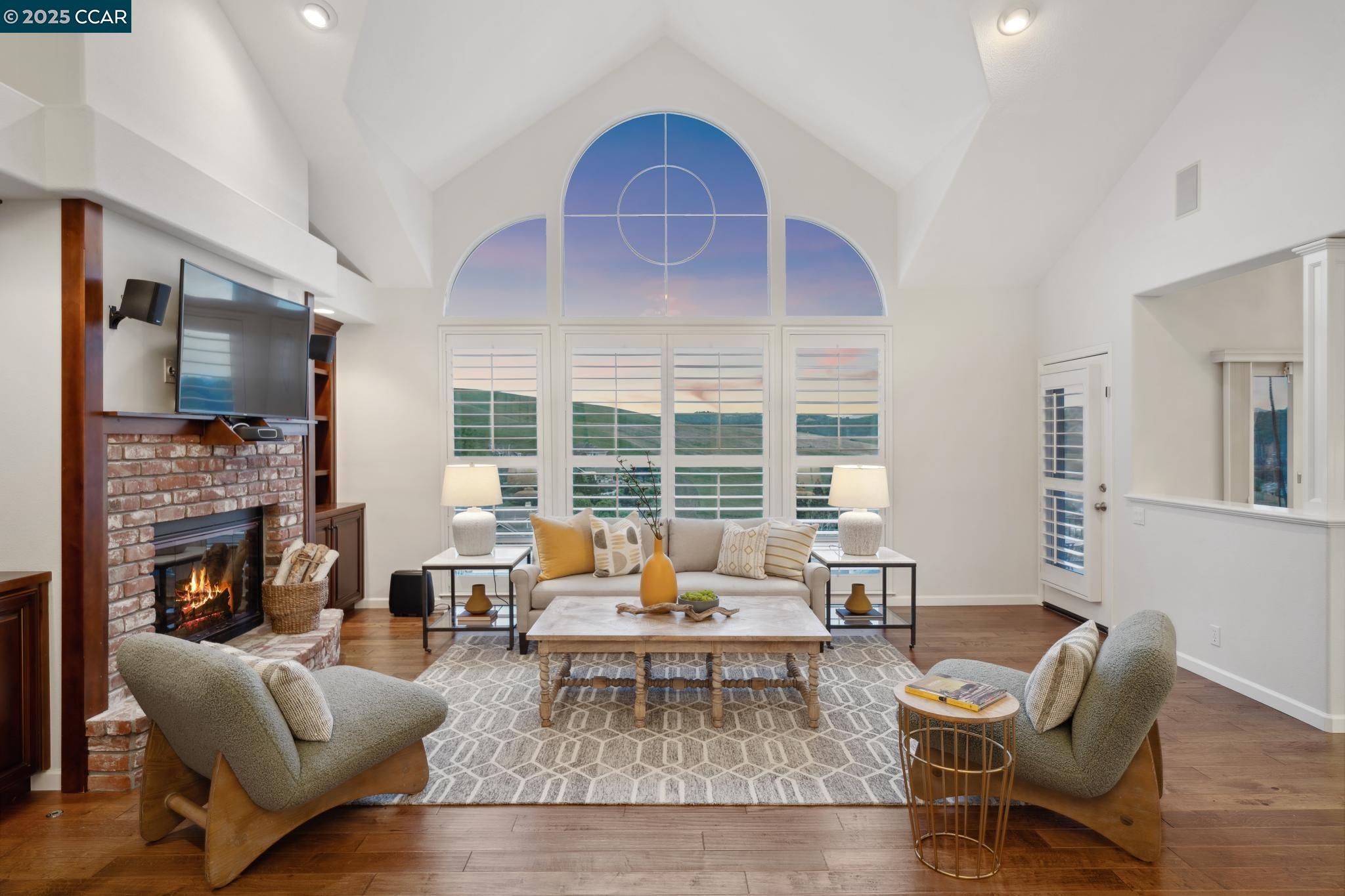 Detail Gallery Image 3 of 54 For 460 Silver Hollow Drive, Walnut Creek,  CA 94598 - 5 Beds | 3 Baths