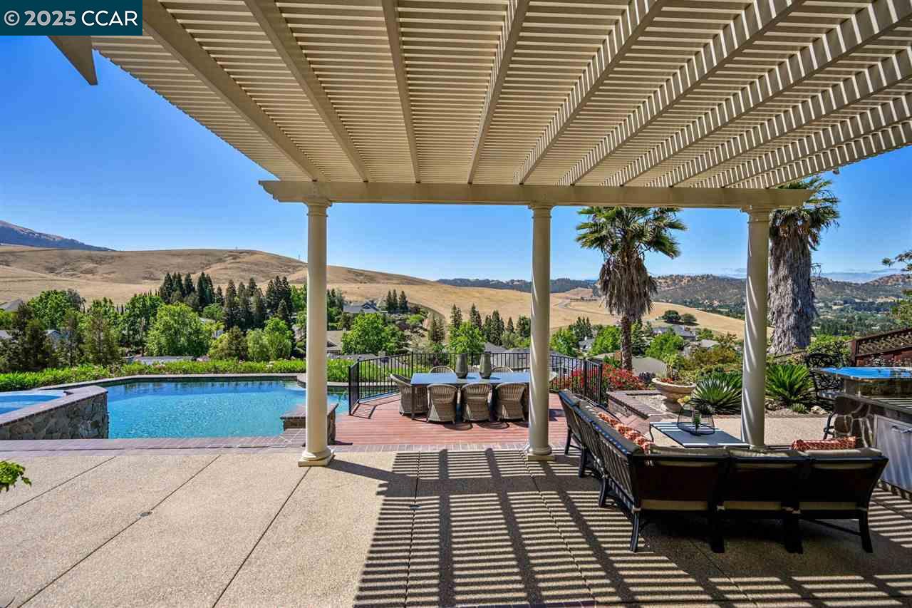 Detail Gallery Image 37 of 54 For 460 Silver Hollow Drive, Walnut Creek,  CA 94598 - 5 Beds | 3 Baths