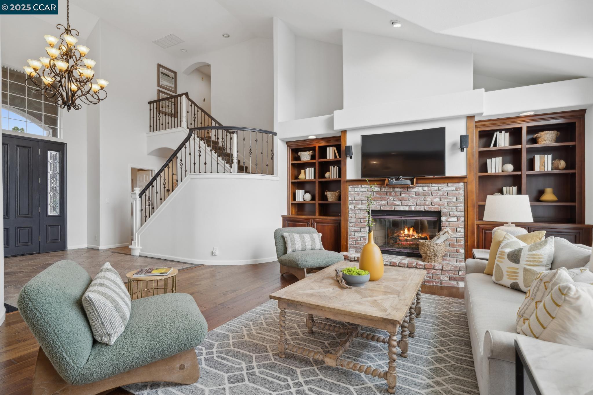 Detail Gallery Image 8 of 54 For 460 Silver Hollow Drive, Walnut Creek,  CA 94598 - 5 Beds | 3 Baths