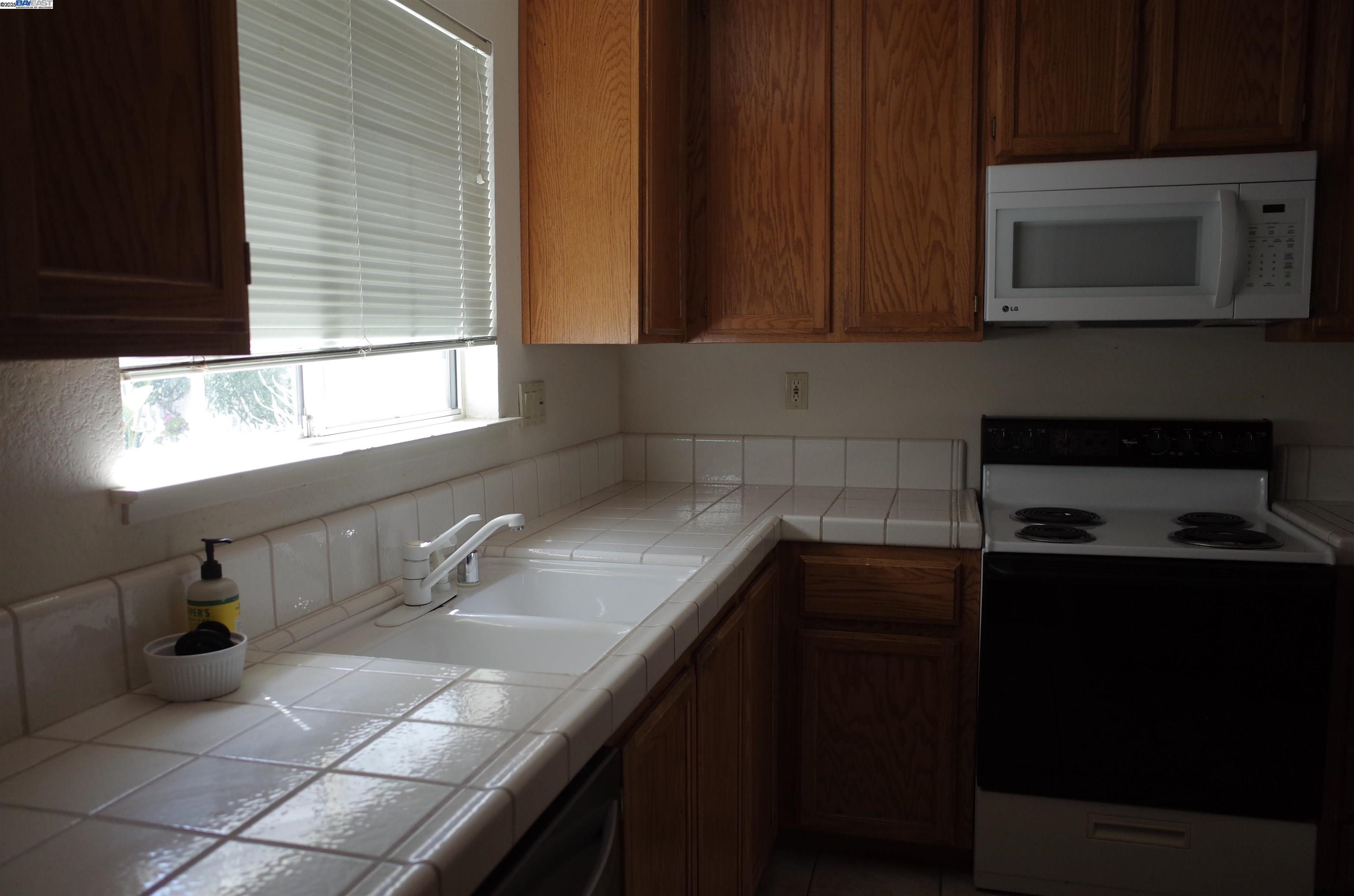 Photo #15: 41100306 Listing: Photo #15