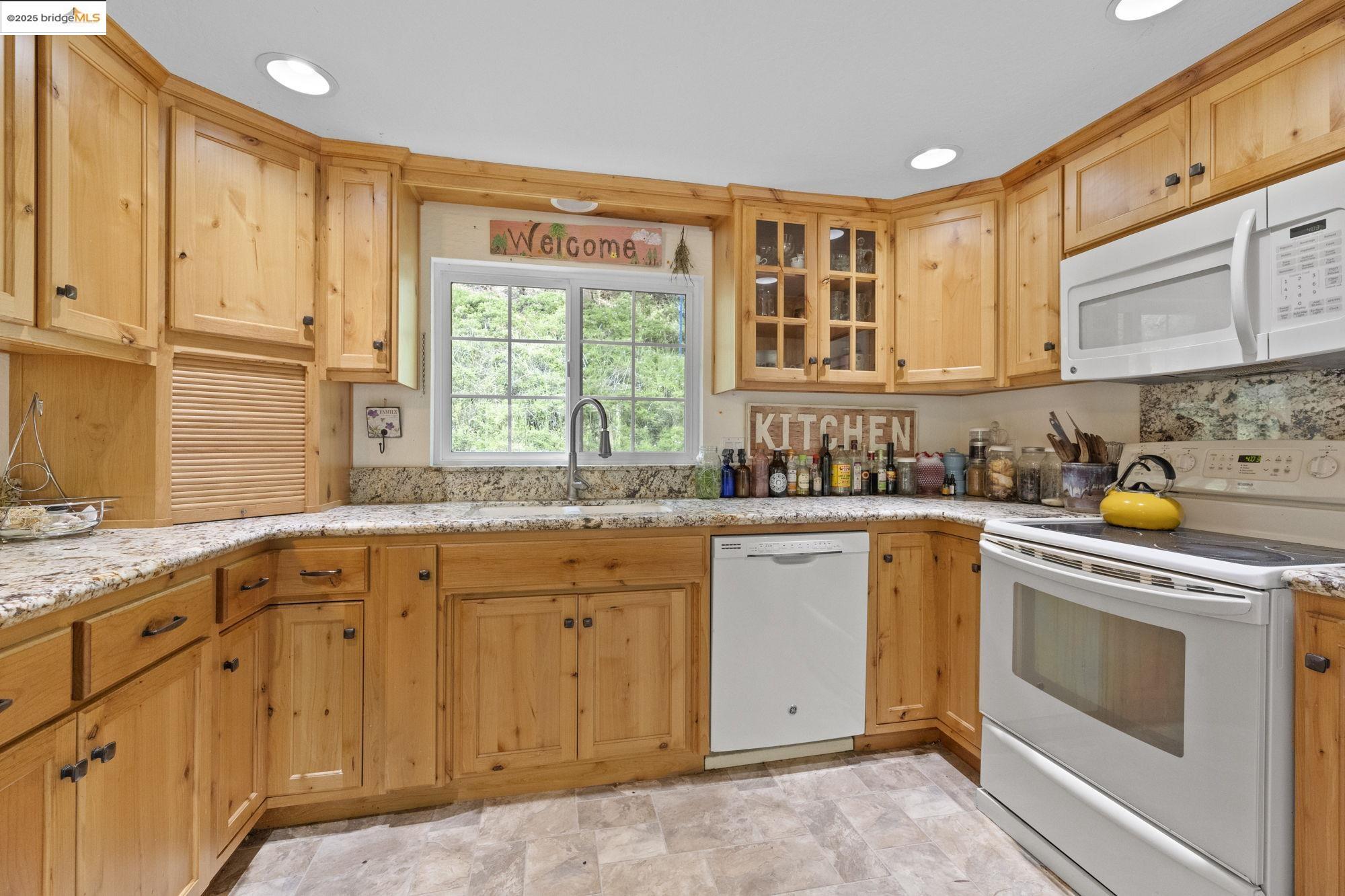 Detail Gallery Image 9 of 23 For 26551 Crystal Road, Long Barn,  CA 95335 - 3 Beds | 2 Baths
