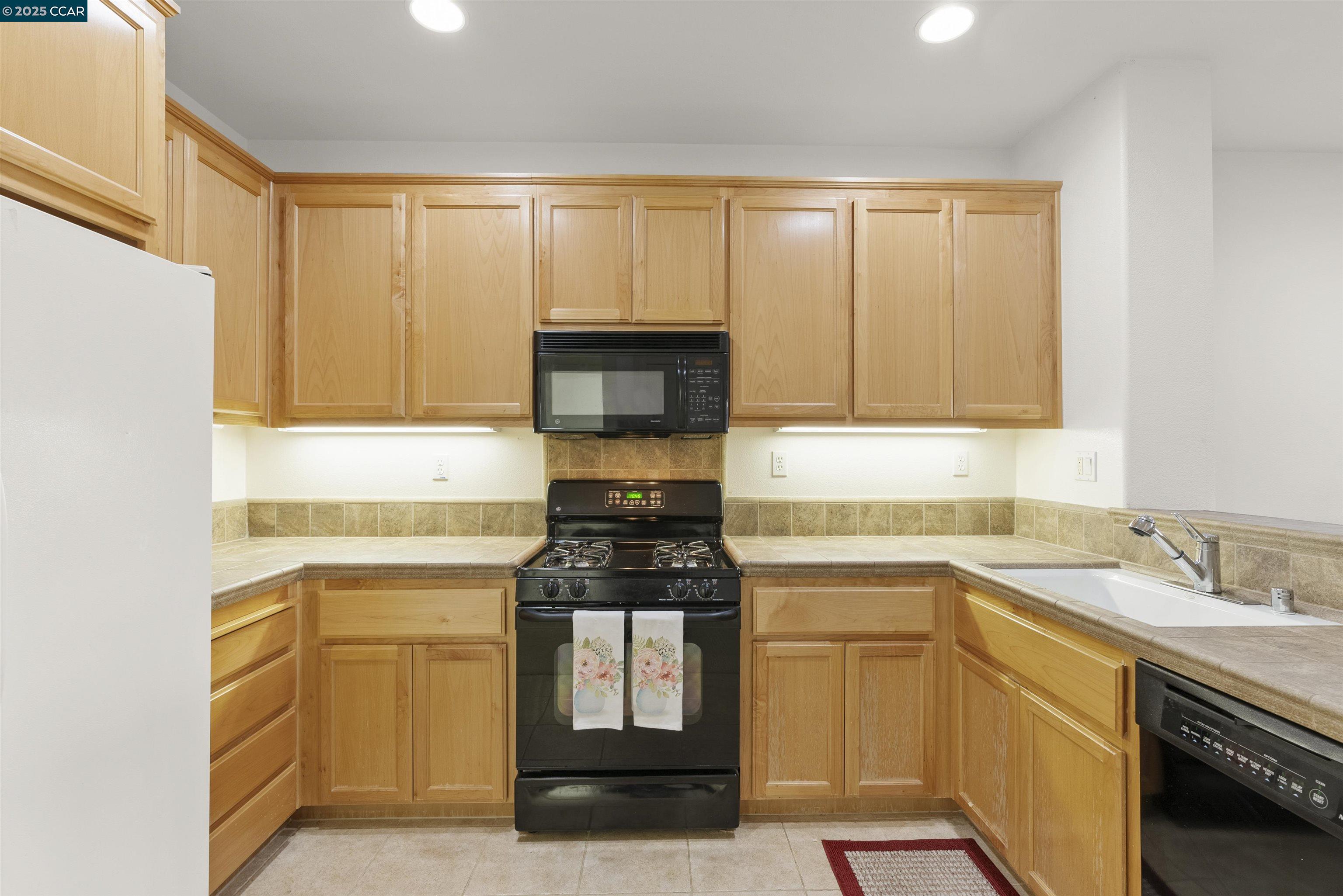 Photo #11: 41100322 Listing: Photo #11