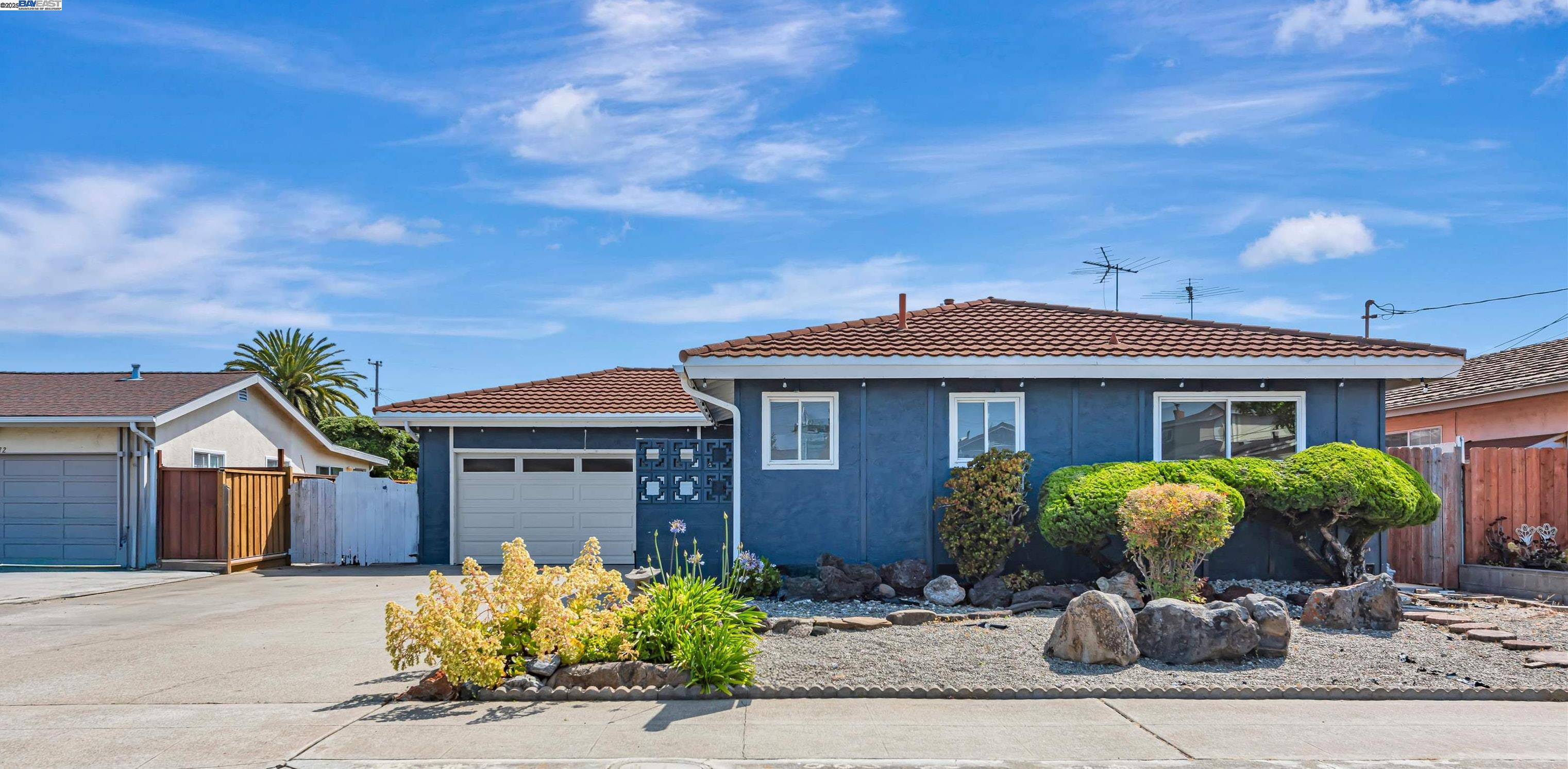 Detail Gallery Image 1 of 1 For 14334 Nassau Rd, San Leandro,  CA 94577 - 3 Beds | 3 Baths