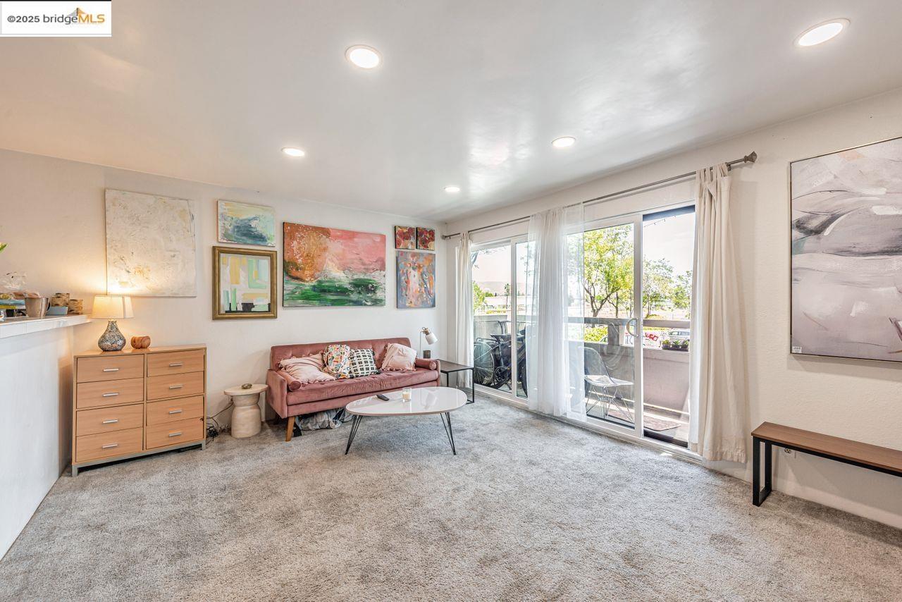 5 Embarcadero # 129, Oakland, California 94607, 1 Bedroom Bedrooms, 3 Rooms Rooms,1 BathroomBathrooms,Residential,For Sale,5 Embarcadero # 129,41100353