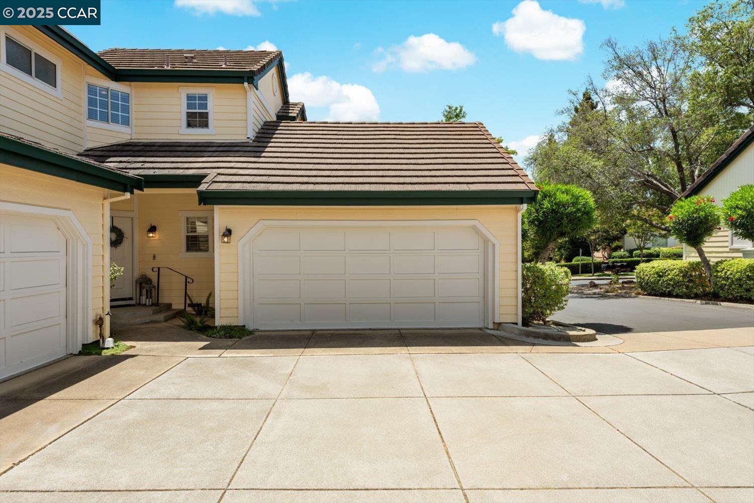 Detail Gallery Image 1 of 1 For 1359 Shell Ln, Clayton,  CA 94517 - 3 Beds | 3 Baths