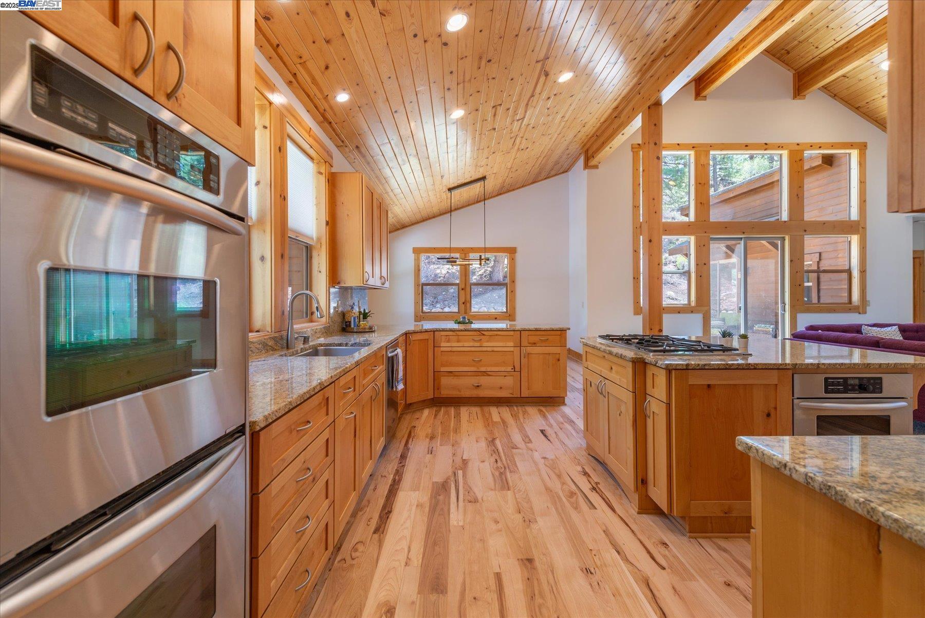 Detail Gallery Image 14 of 35 For 10023 S River Street, Truckee,  CA 96161 - 4 Beds | 2/1 Baths