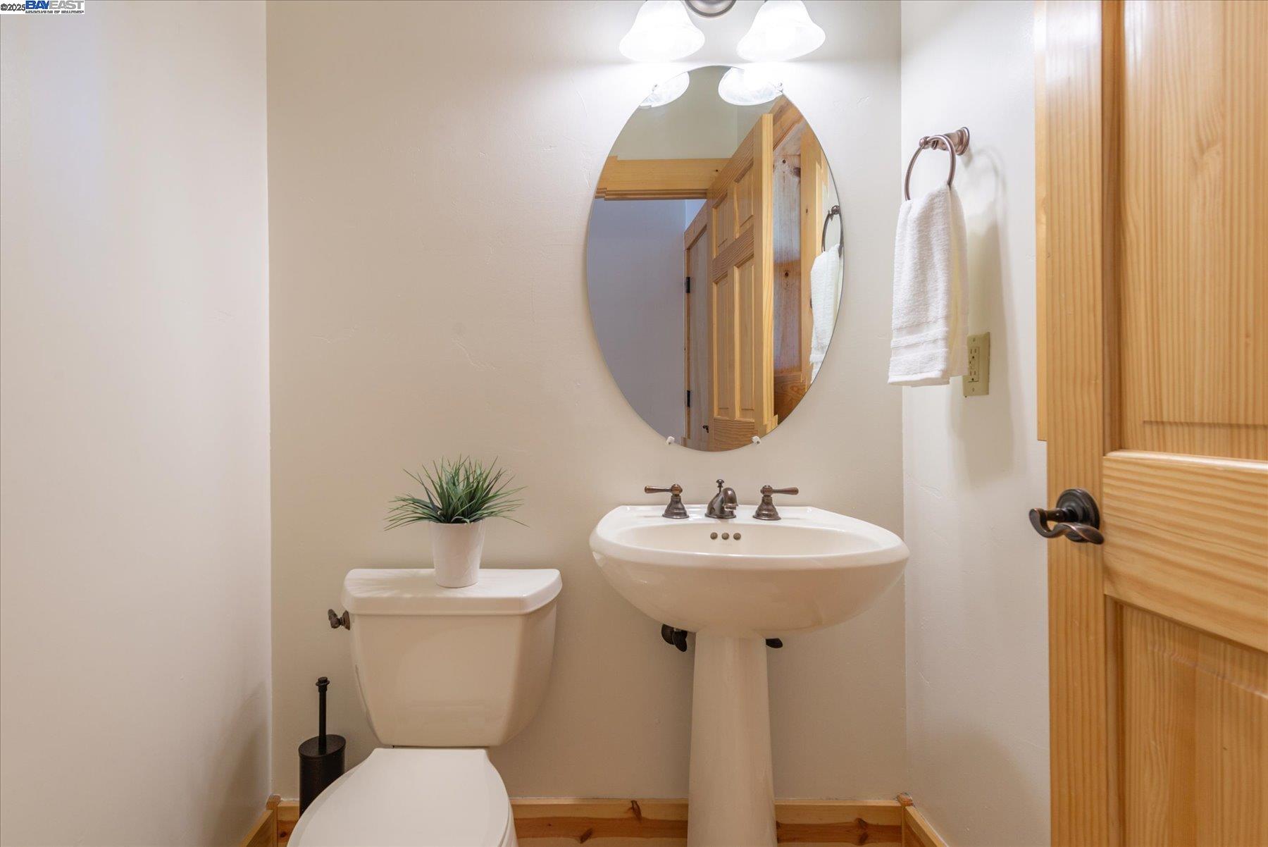 Detail Gallery Image 16 of 35 For 10023 S River Street, Truckee,  CA 96161 - 4 Beds | 2/1 Baths