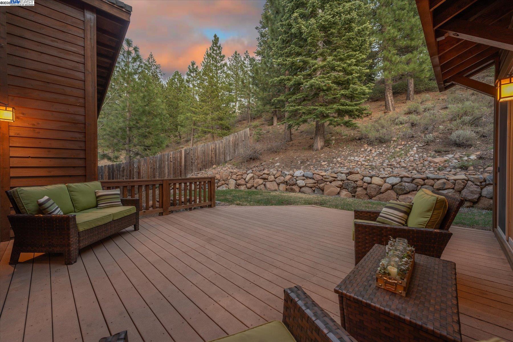 Detail Gallery Image 4 of 35 For 10023 S River Street, Truckee,  CA 96161 - 4 Beds | 2/1 Baths