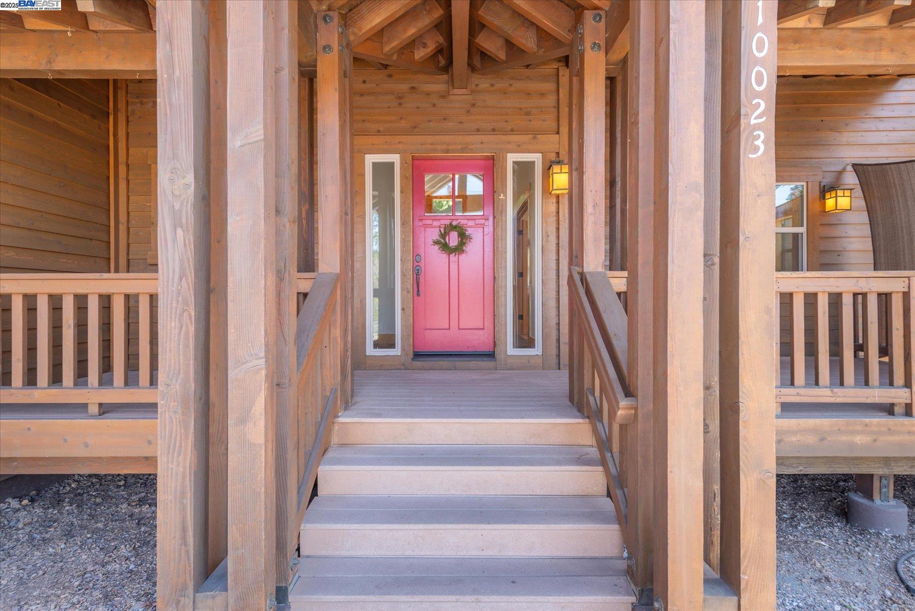 Detail Gallery Image 5 of 35 For 10023 S River Street, Truckee,  CA 96161 - 4 Beds | 2/1 Baths