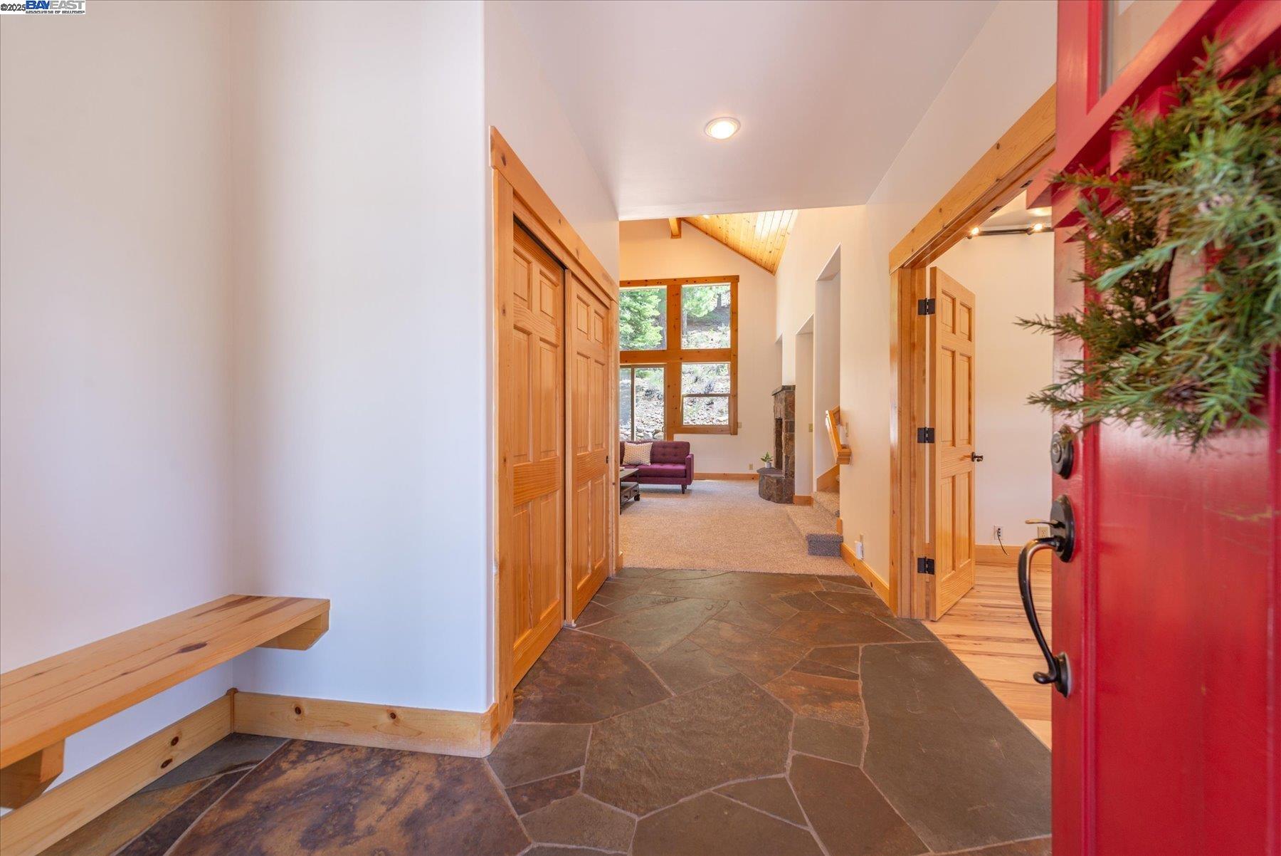 Detail Gallery Image 6 of 35 For 10023 S River Street, Truckee,  CA 96161 - 4 Beds | 2/1 Baths