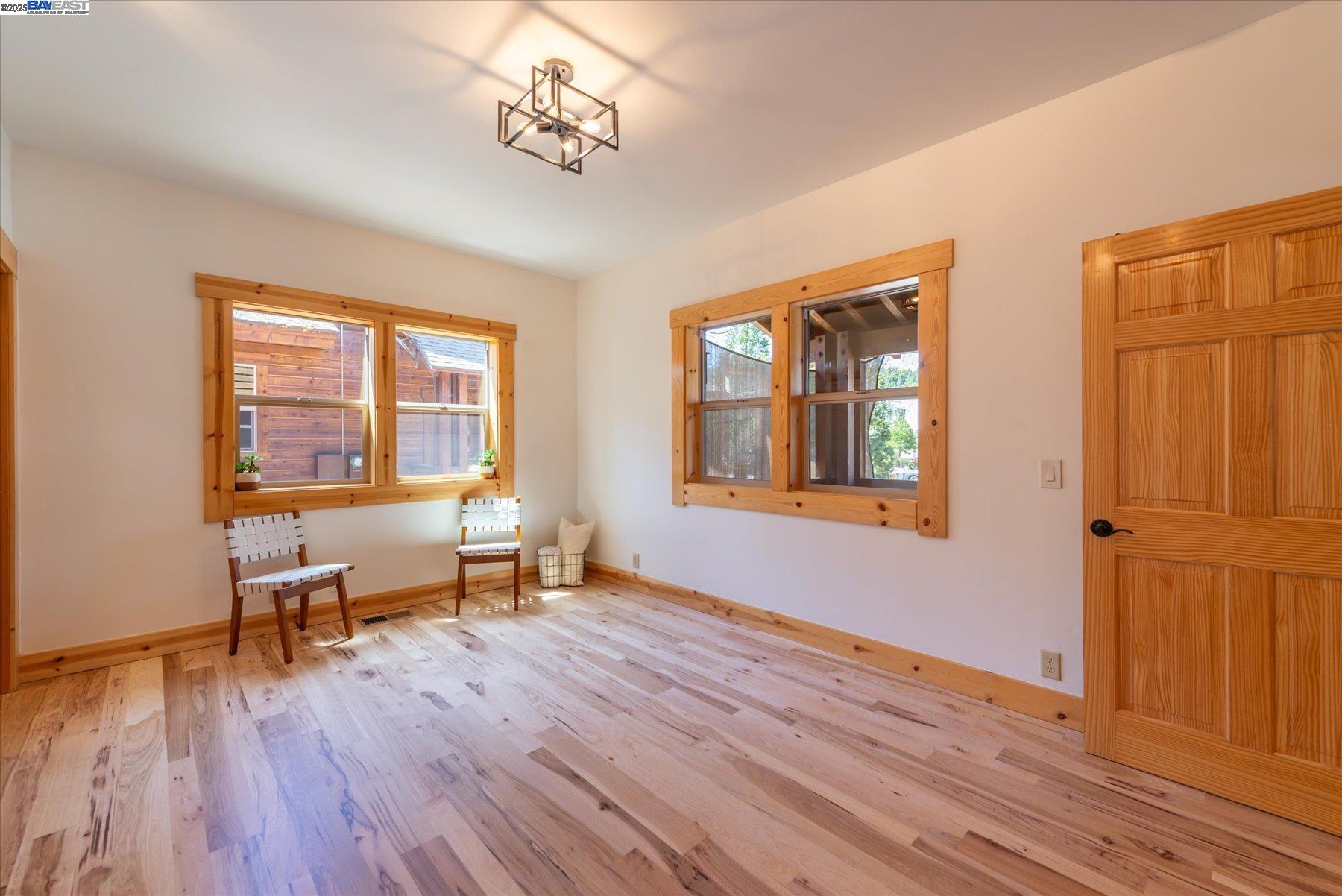 Detail Gallery Image 7 of 35 For 10023 S River Street, Truckee,  CA 96161 - 4 Beds | 2/1 Baths