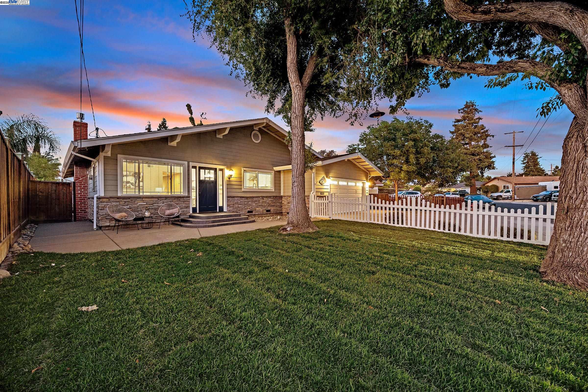Detail Gallery Image 1 of 1 For 4230 Stanford Way, Livermore,  CA 94550 - 3 Beds | 2 Baths