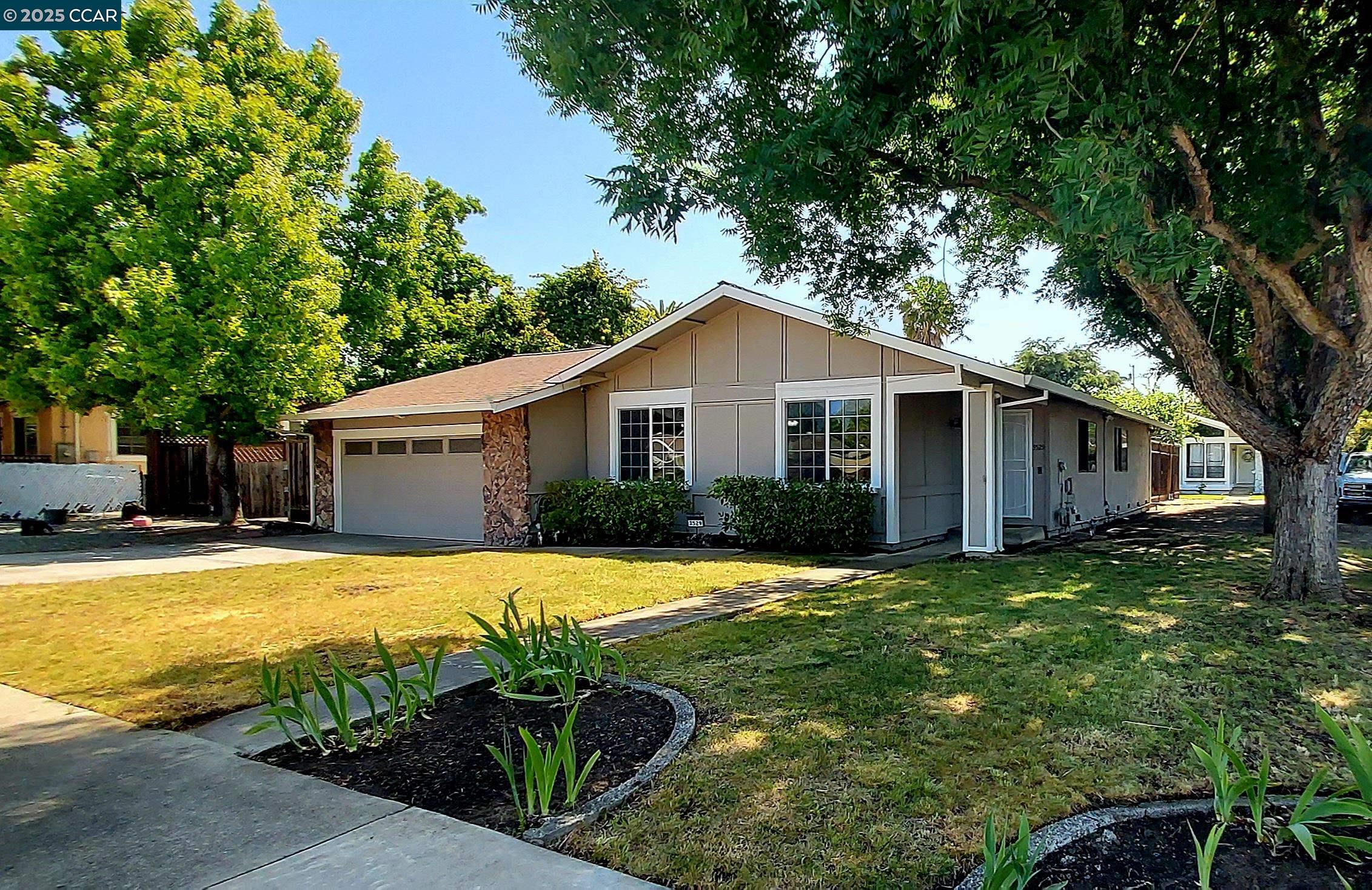 Detail Gallery Image 1 of 1 For 3529 Sanford St, Concord,  CA 94520 - 4 Beds | 2 Baths