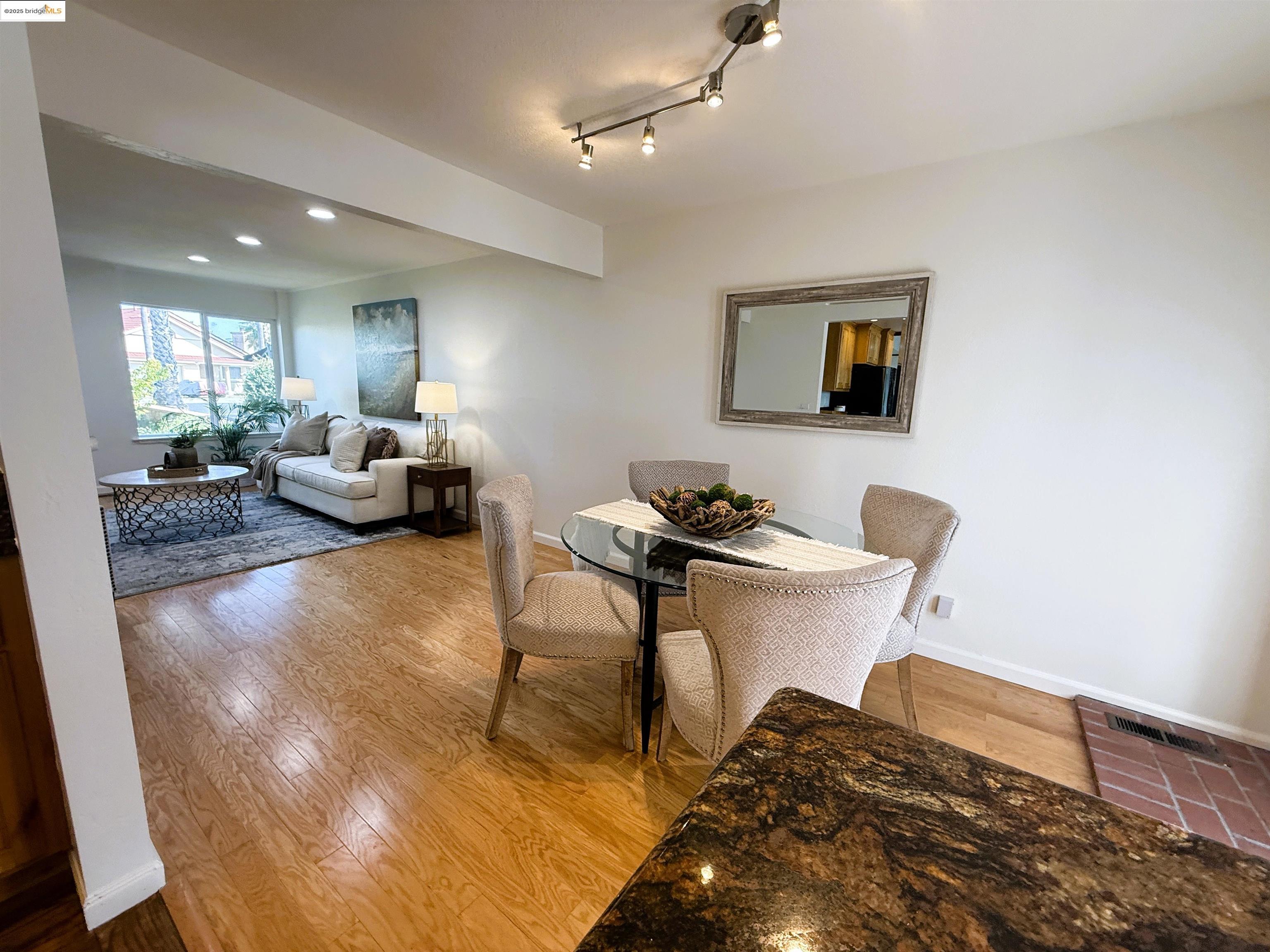 Detail Gallery Image 4 of 23 For 301 Discovery Bay Blvd, Discovery Bay,  CA 94505 - 3 Beds | 2/1 Baths