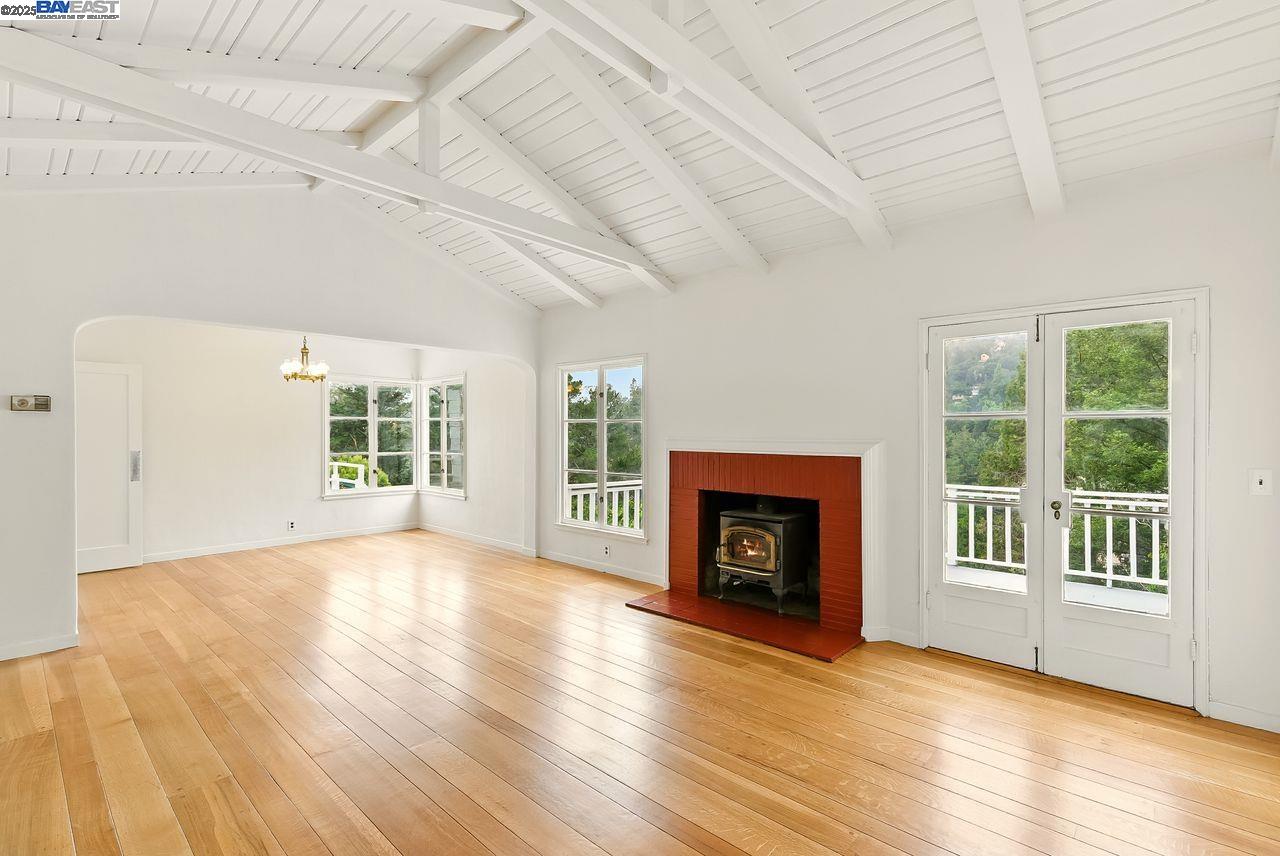 Detail Gallery Image 11 of 31 For 6175 Aspinwall Rd, Oakland,  CA 94611 - 2 Beds | 1 Baths