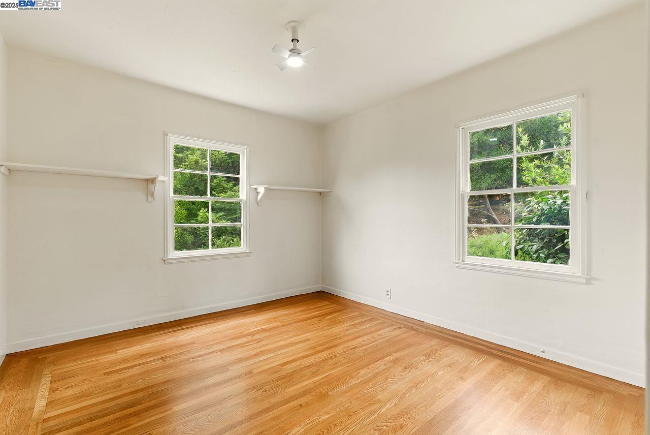 Detail Gallery Image 22 of 31 For 6175 Aspinwall Rd, Oakland,  CA 94611 - 2 Beds | 1 Baths