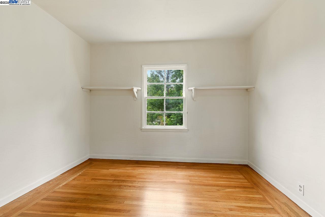 Detail Gallery Image 23 of 31 For 6175 Aspinwall Rd, Oakland,  CA 94611 - 2 Beds | 1 Baths