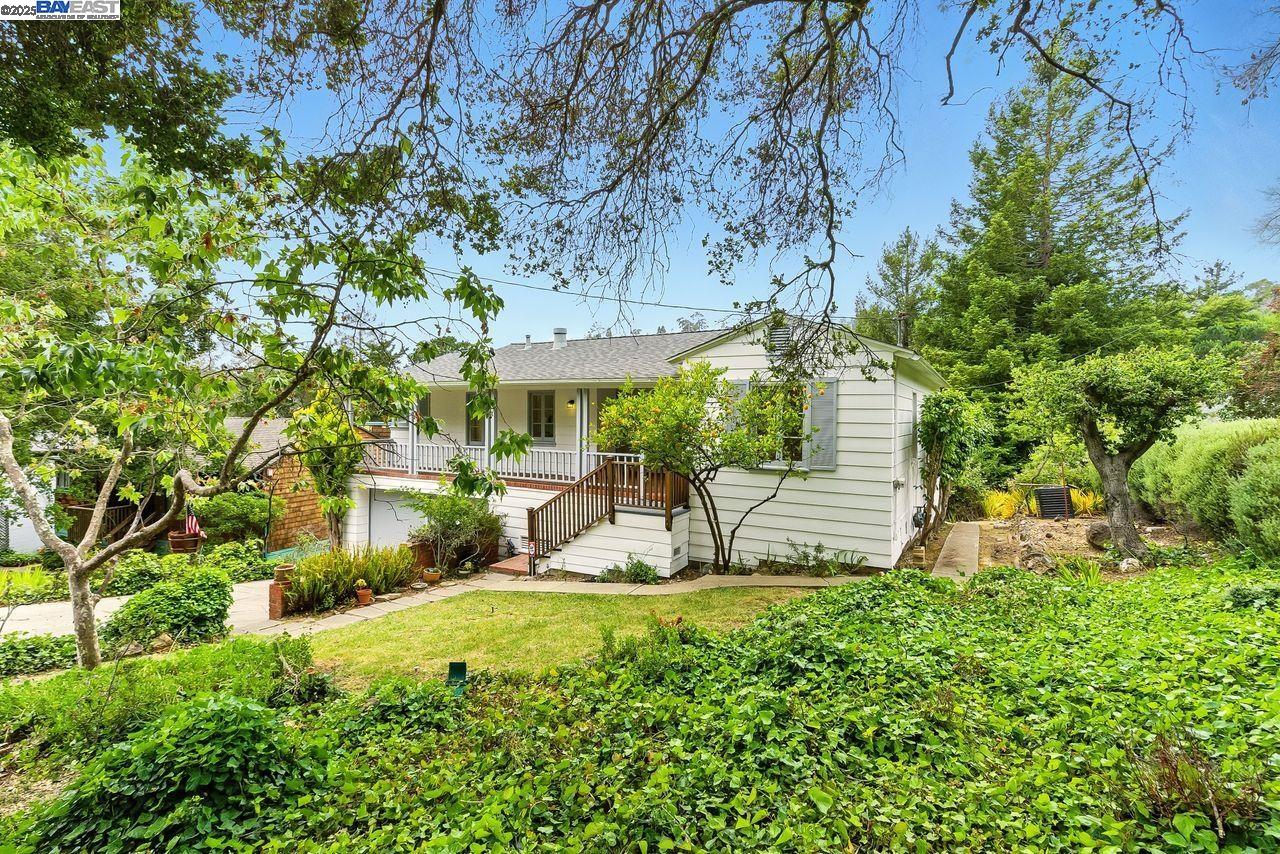 Detail Gallery Image 25 of 31 For 6175 Aspinwall Rd, Oakland,  CA 94611 - 2 Beds | 1 Baths