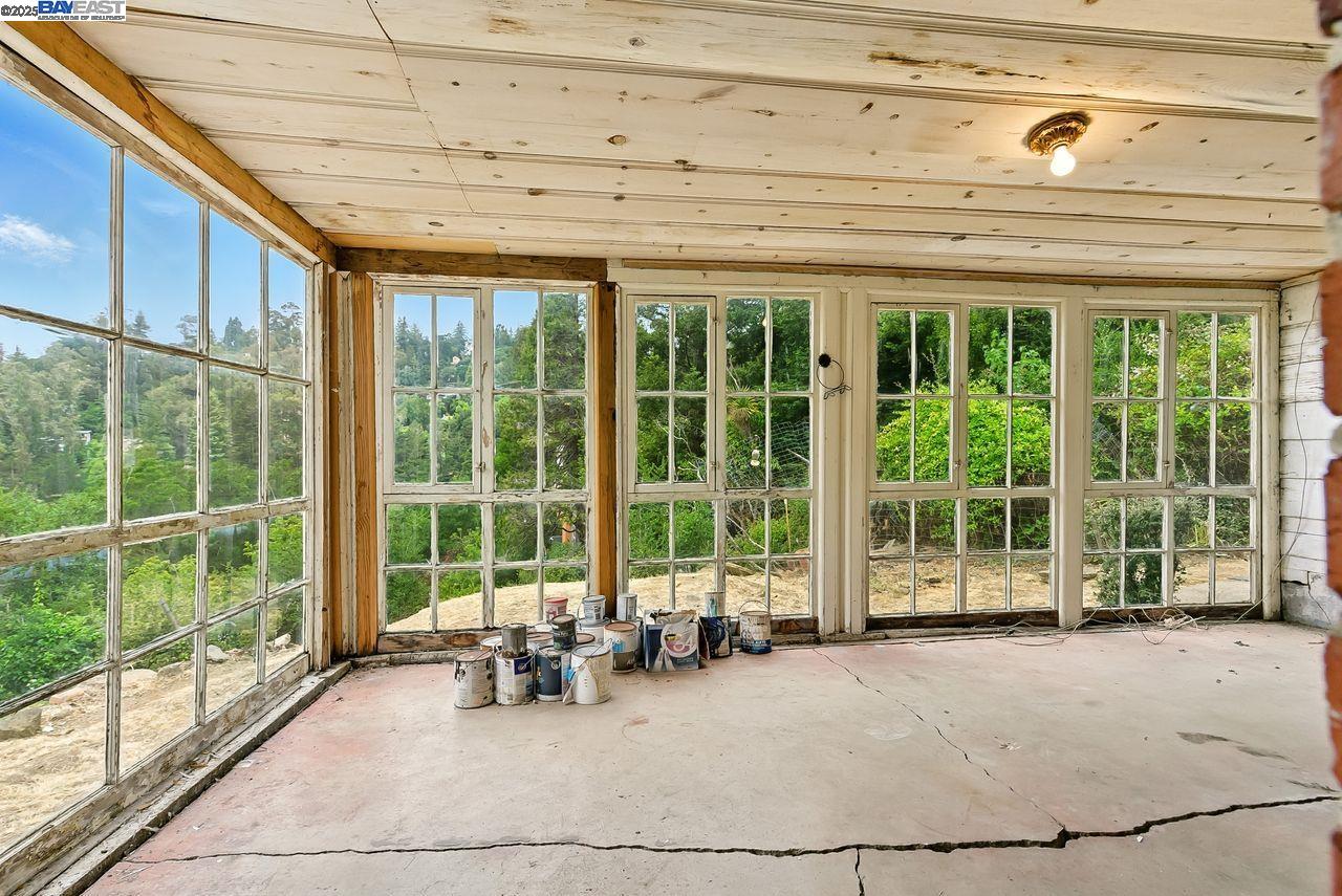 Detail Gallery Image 31 of 31 For 6175 Aspinwall Rd, Oakland,  CA 94611 - 2 Beds | 1 Baths