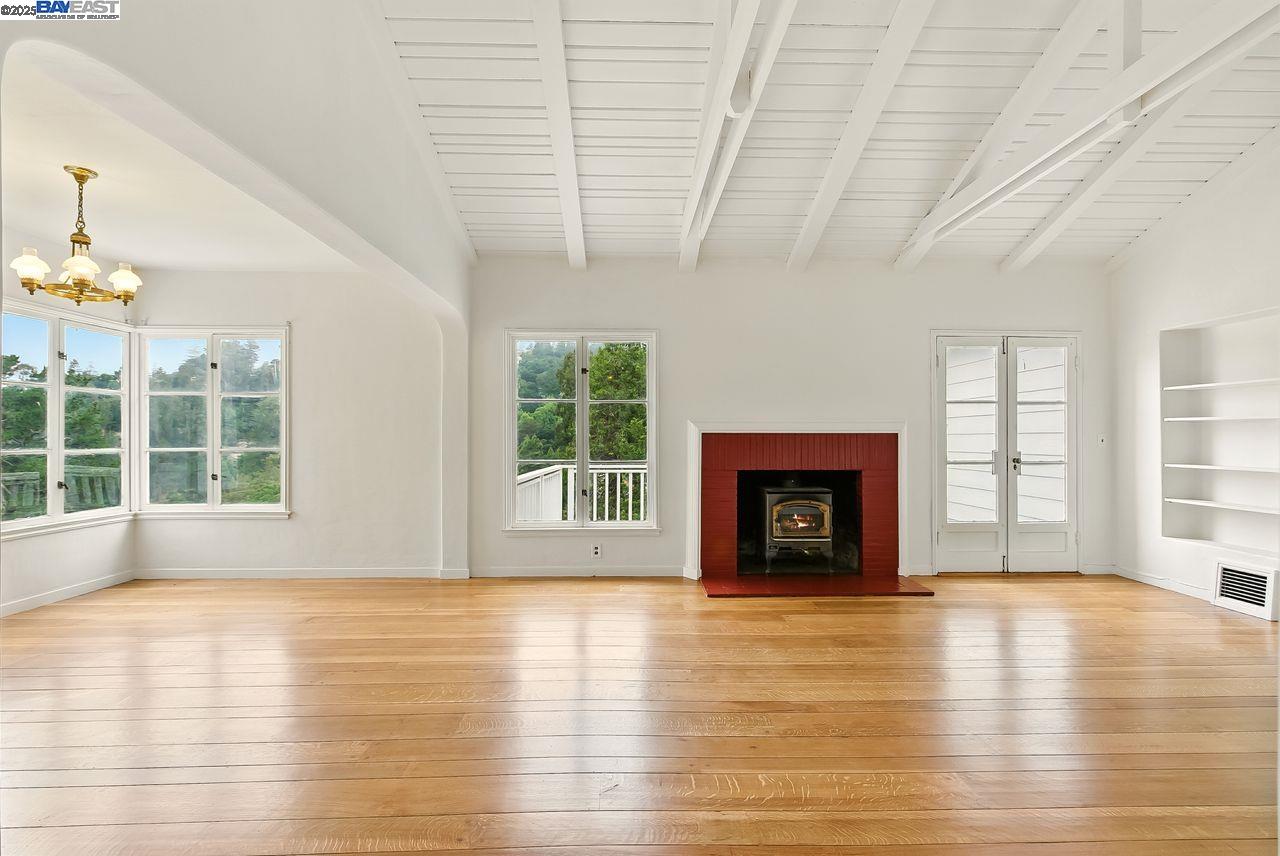 Detail Gallery Image 10 of 31 For 6175 Aspinwall Rd, Oakland,  CA 94611 - 2 Beds | 1 Baths