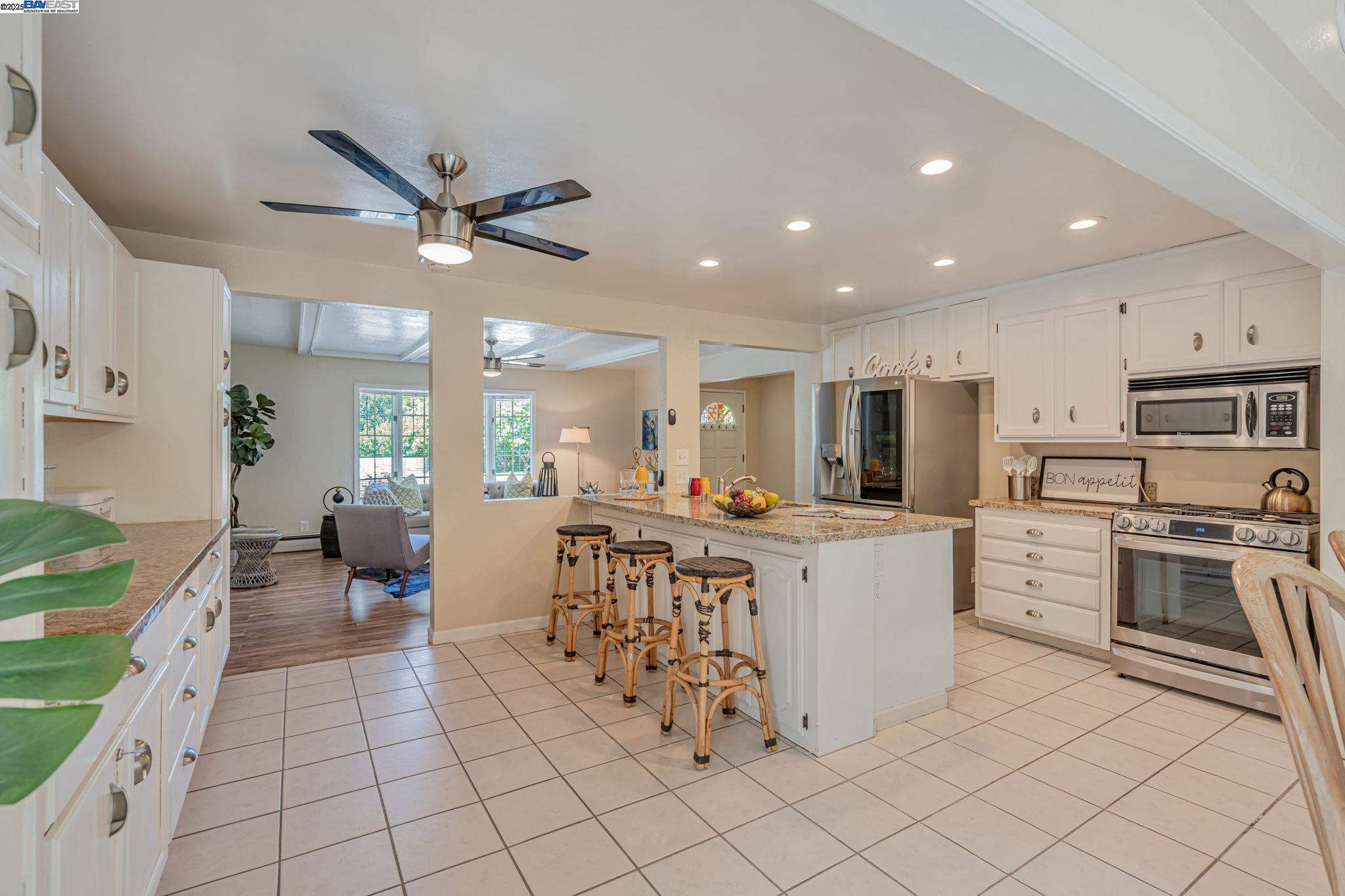 Detail Gallery Image 16 of 54 For 3950 Pinole Valley Rd, Pinole,  CA 94564 - 5 Beds | 3 Baths
