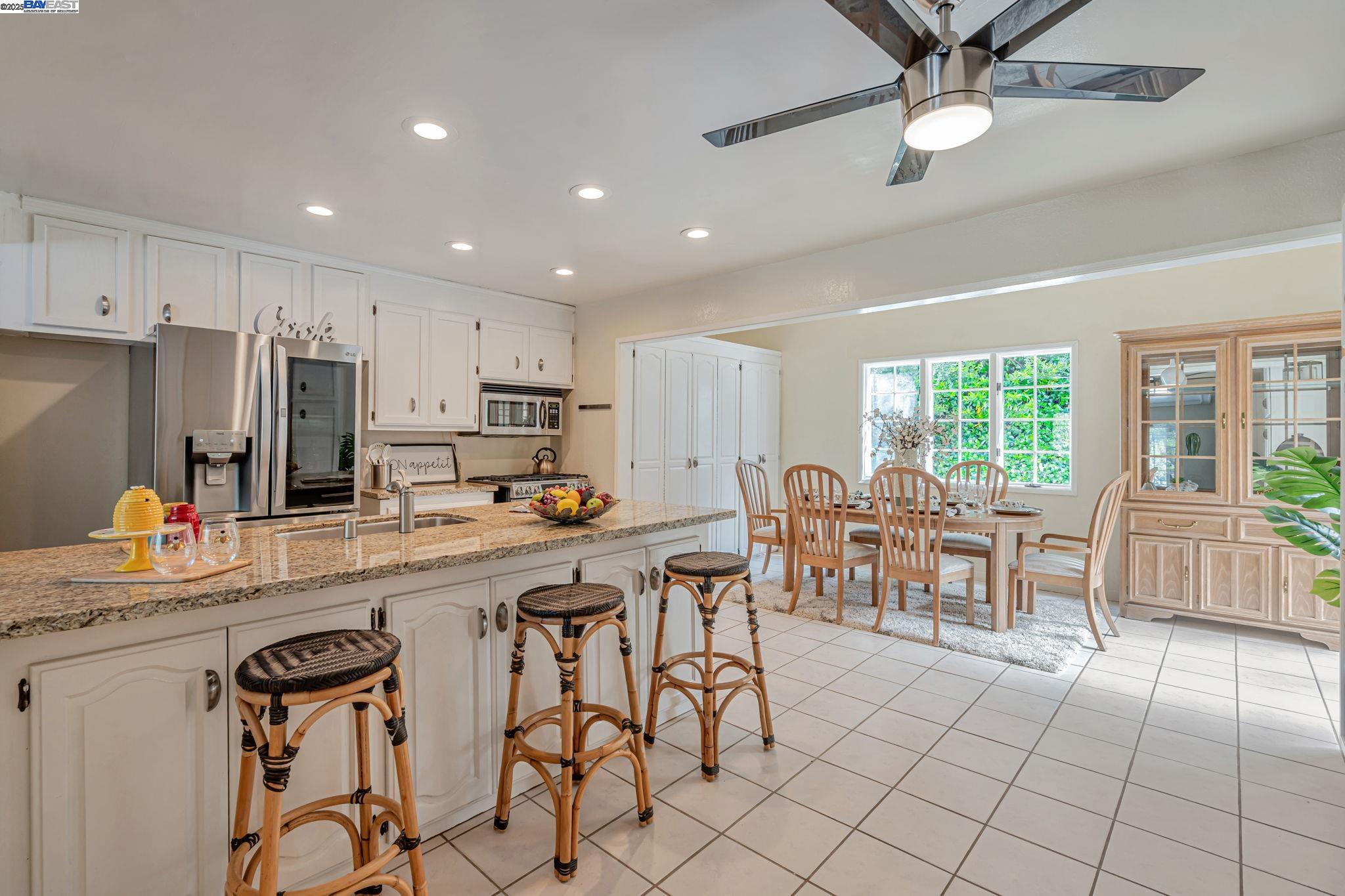 Detail Gallery Image 17 of 54 For 3950 Pinole Valley Rd, Pinole,  CA 94564 - 5 Beds | 3 Baths