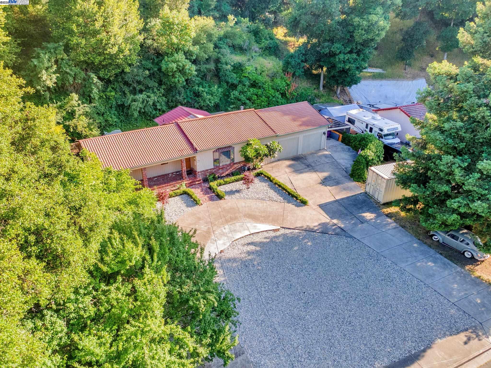Detail Gallery Image 3 of 54 For 3950 Pinole Valley Rd, Pinole,  CA 94564 - 5 Beds | 3 Baths