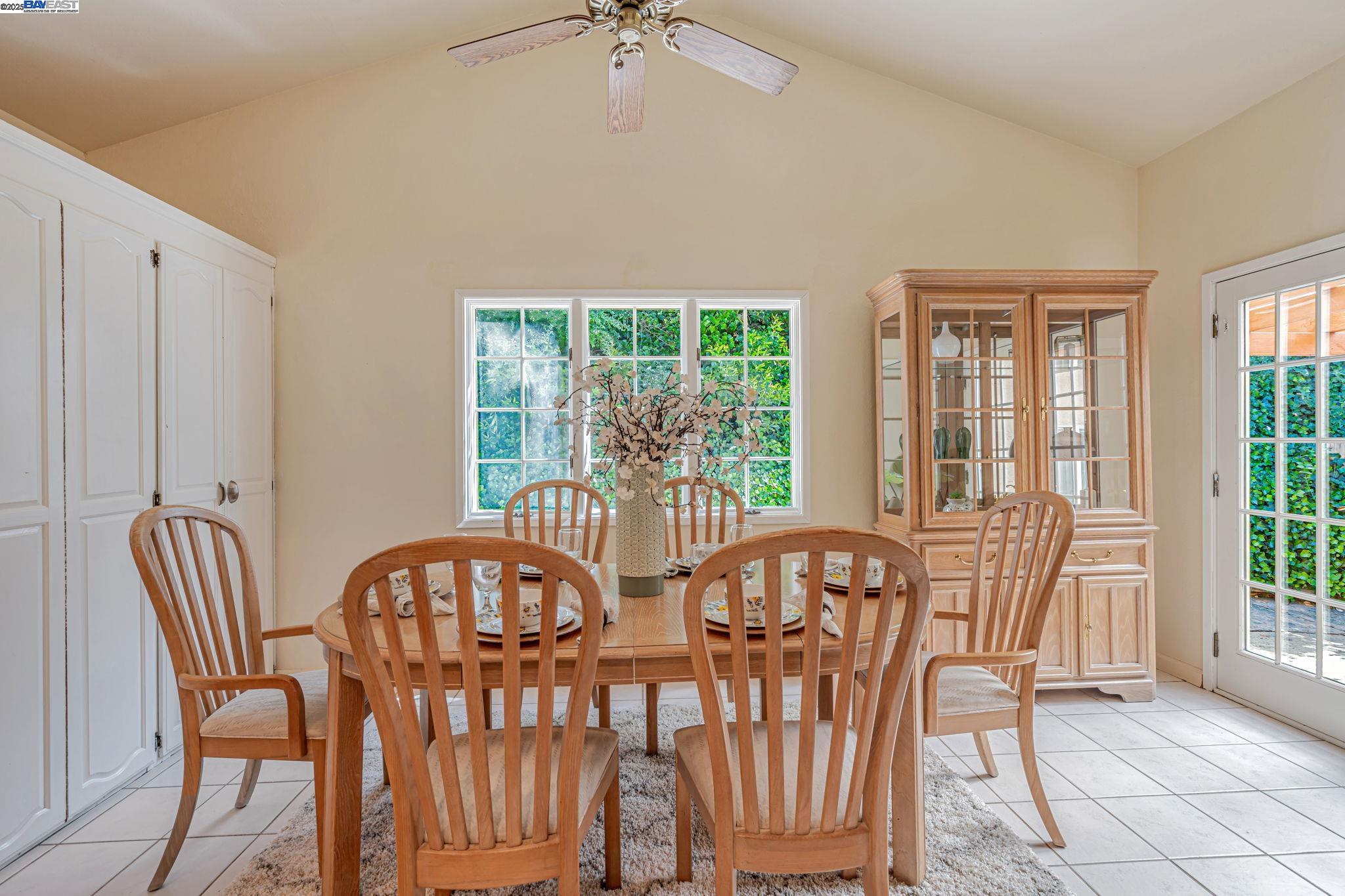 Detail Gallery Image 21 of 54 For 3950 Pinole Valley Rd, Pinole,  CA 94564 - 5 Beds | 3 Baths