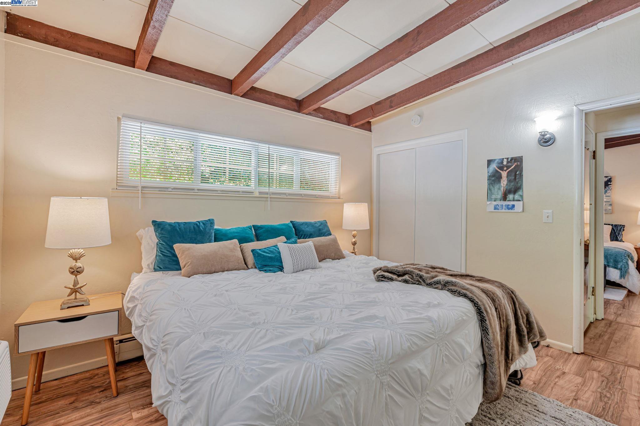 Detail Gallery Image 27 of 54 For 3950 Pinole Valley Rd, Pinole,  CA 94564 - 5 Beds | 3 Baths