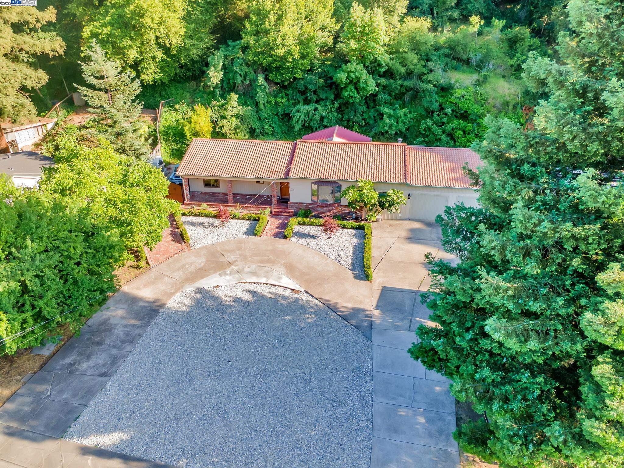 Detail Gallery Image 4 of 54 For 3950 Pinole Valley Rd, Pinole,  CA 94564 - 5 Beds | 3 Baths