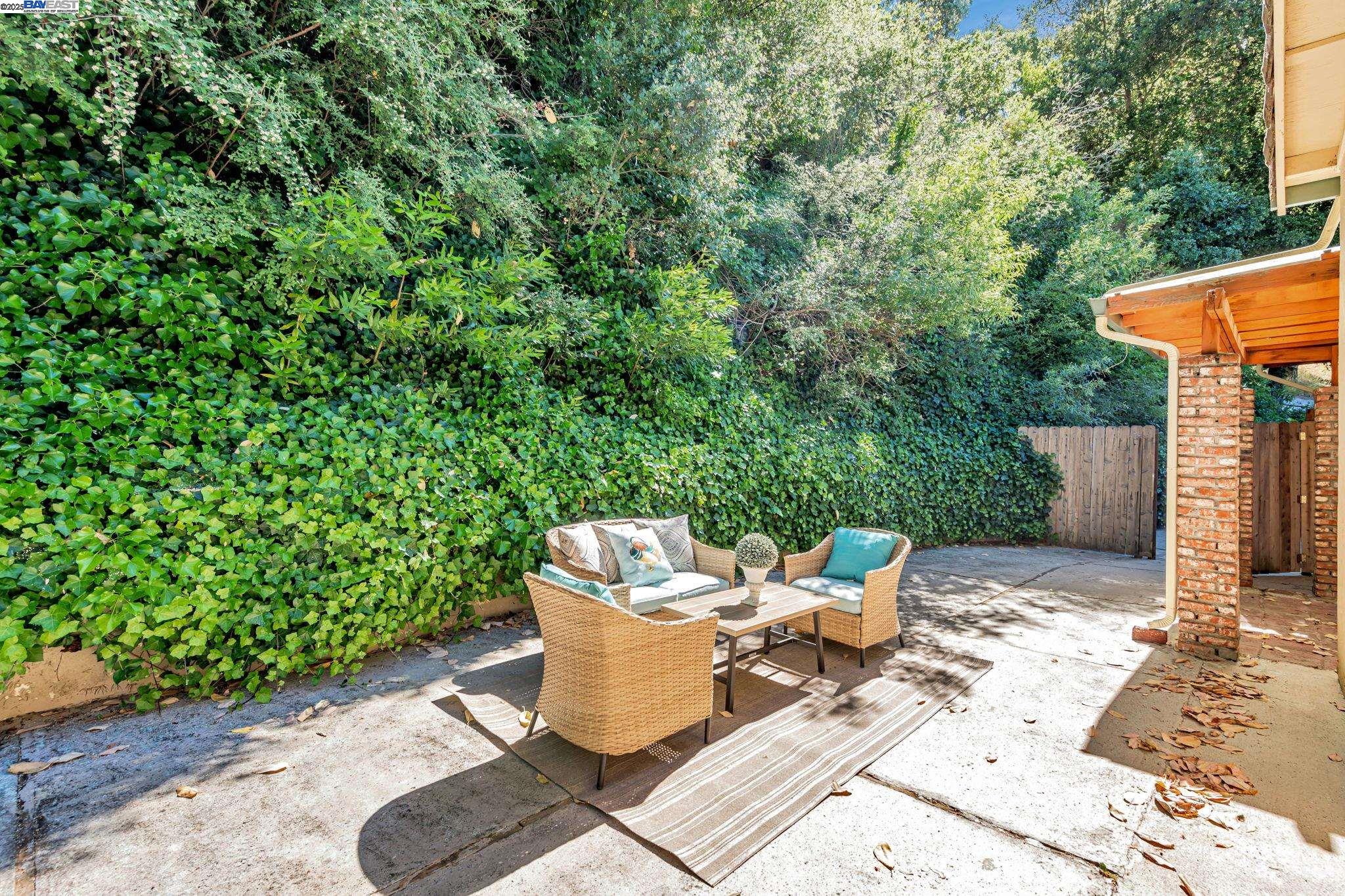 Detail Gallery Image 36 of 54 For 3950 Pinole Valley Rd, Pinole,  CA 94564 - 5 Beds | 3 Baths