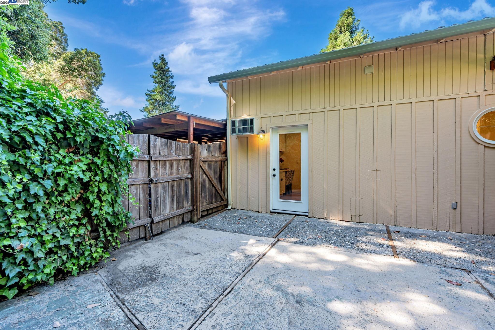 Detail Gallery Image 38 of 54 For 3950 Pinole Valley Rd, Pinole,  CA 94564 - 5 Beds | 3 Baths