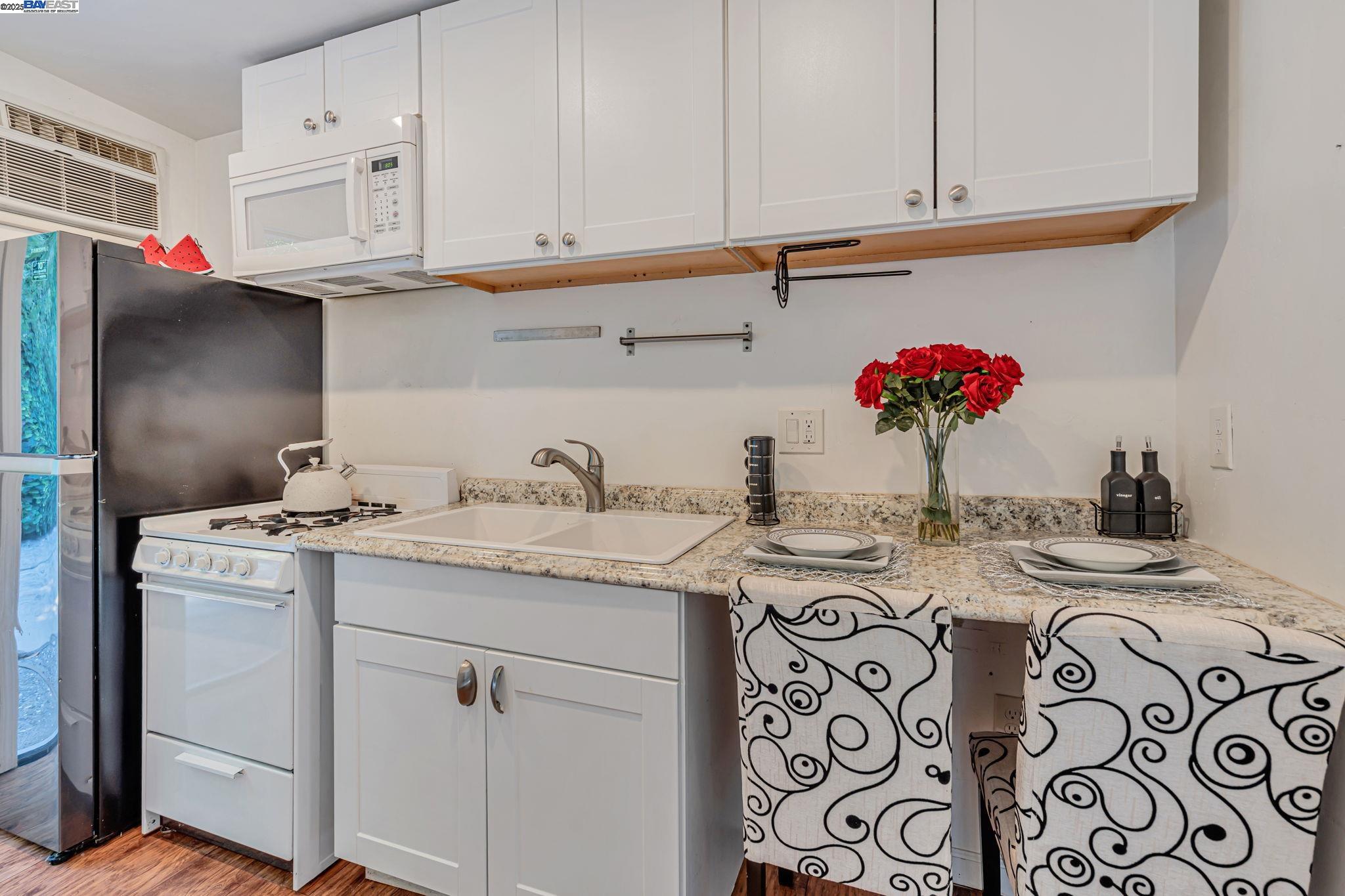 Detail Gallery Image 45 of 54 For 3950 Pinole Valley Rd, Pinole,  CA 94564 - 5 Beds | 3 Baths