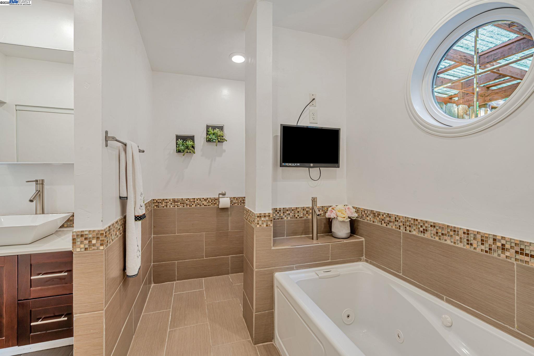 Detail Gallery Image 51 of 54 For 3950 Pinole Valley Rd, Pinole,  CA 94564 - 5 Beds | 3 Baths