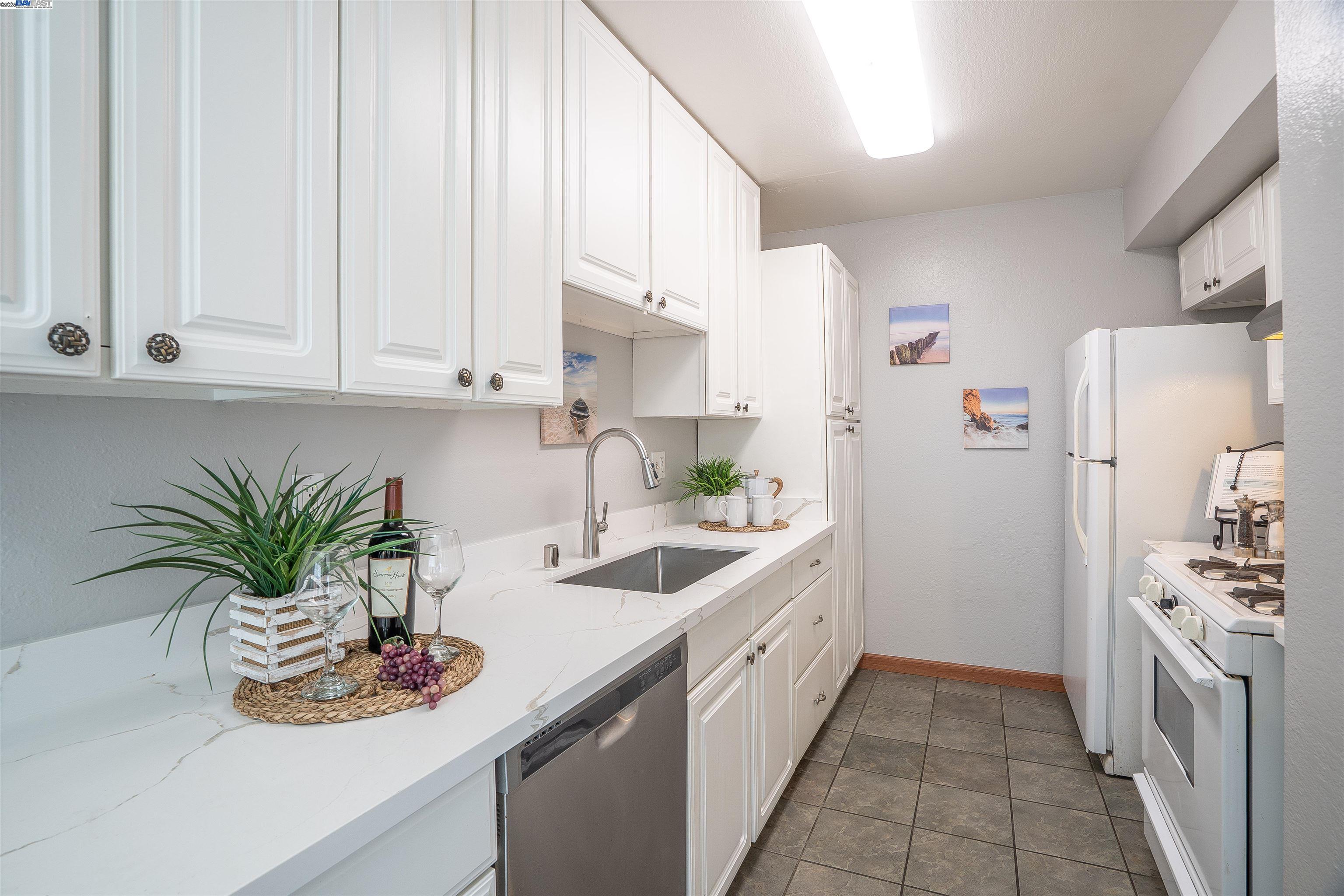 Detail Gallery Image 7 of 27 For 325 San Miguel Ct #2,  Milpitas,  CA 95035 - 2 Beds | 1 Baths