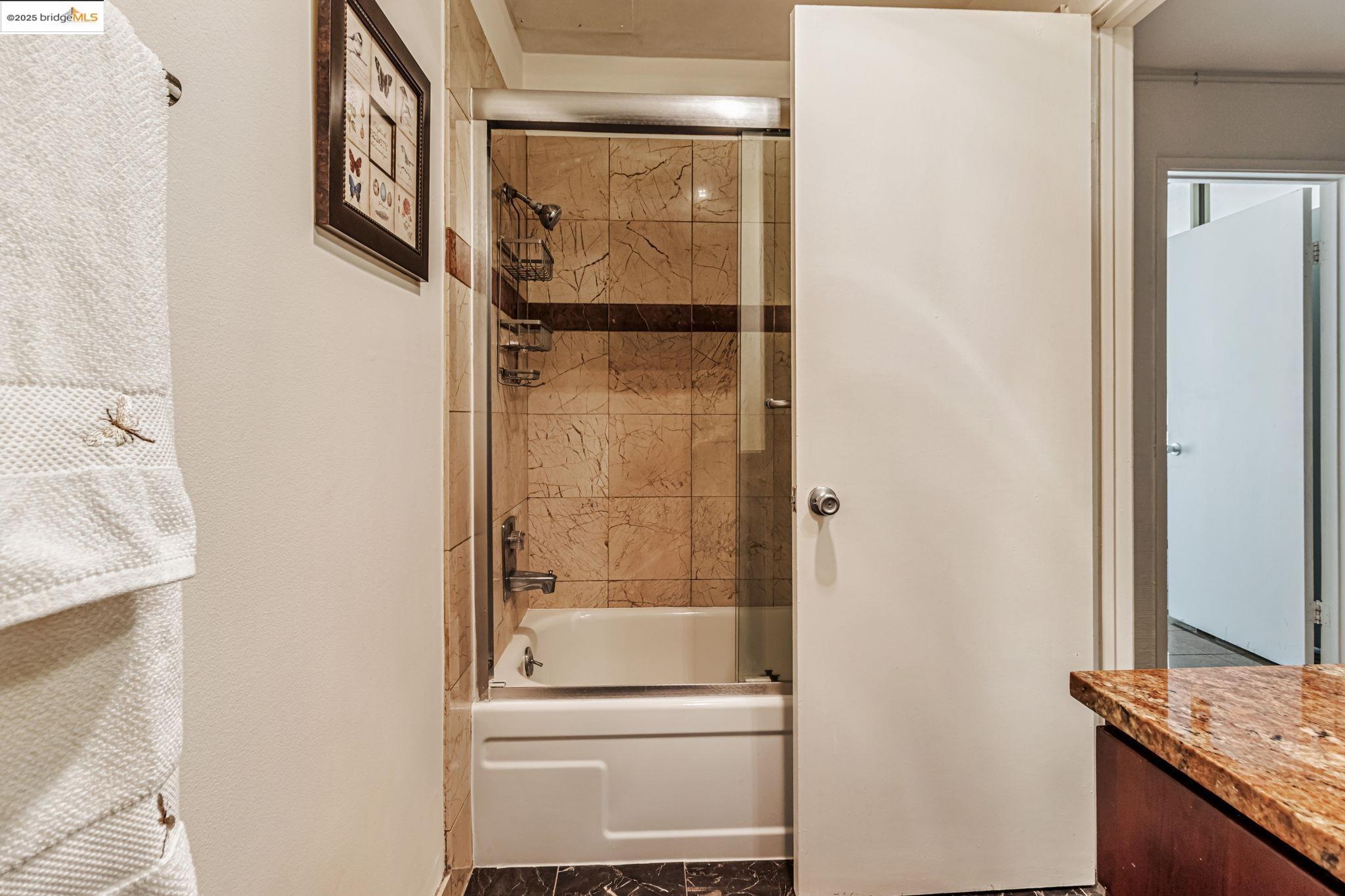 Detail Gallery Image 23 of 33 For 375 Jayne Avenue #106,  Oakland,  CA 94610 - 1 Beds | 1 Baths