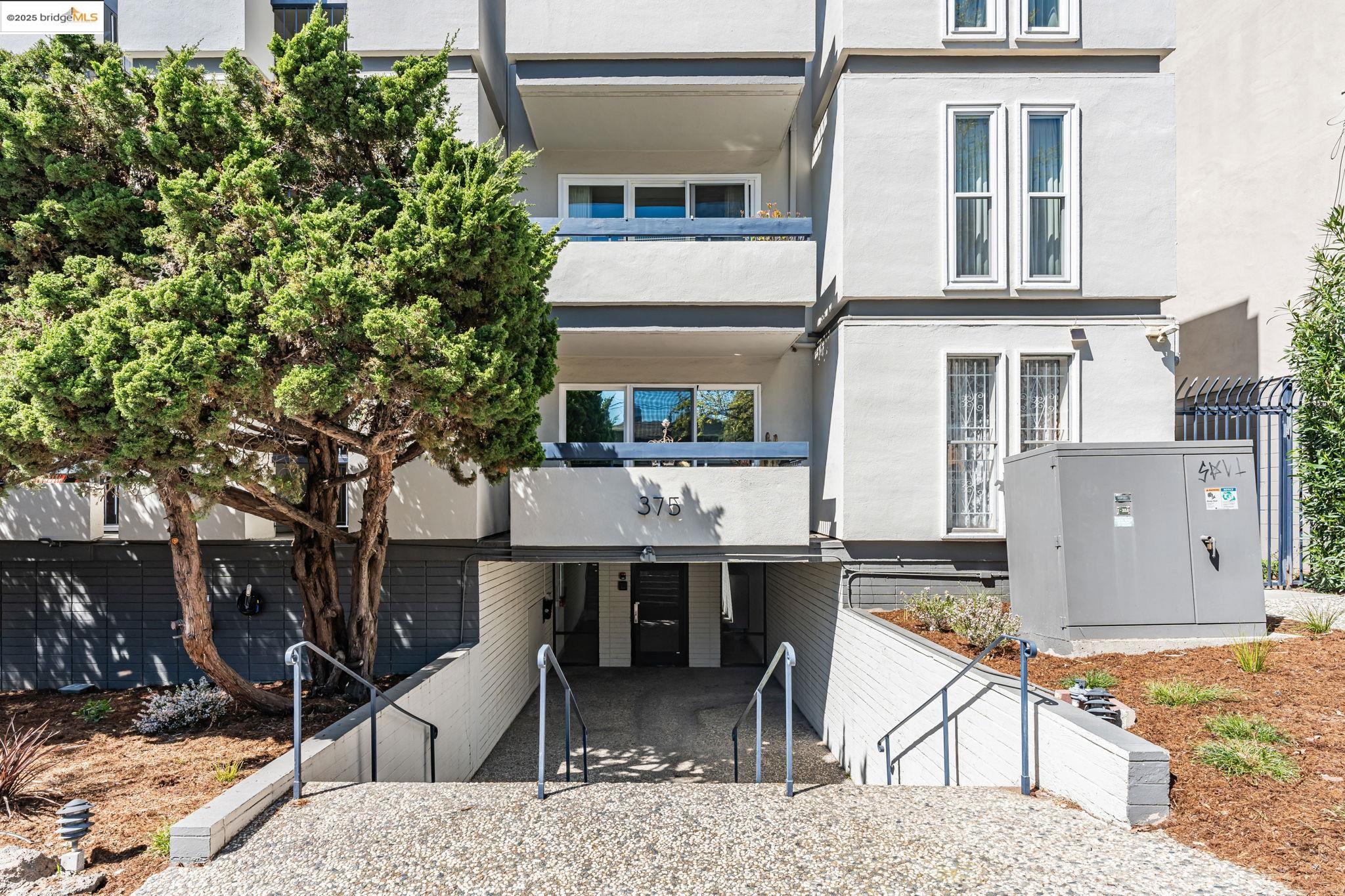 Detail Gallery Image 4 of 33 For 375 Jayne Avenue #106,  Oakland,  CA 94610 - 1 Beds | 1 Baths