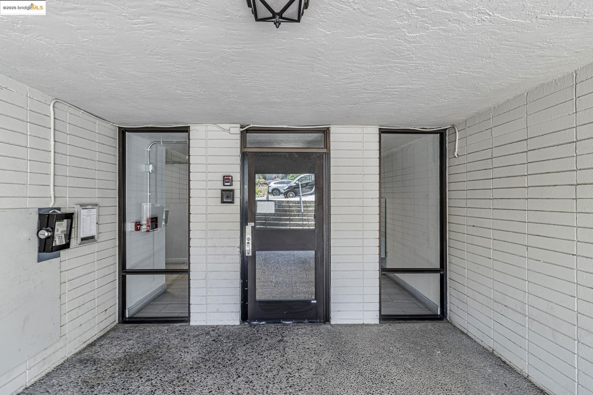 Detail Gallery Image 5 of 33 For 375 Jayne Avenue #106,  Oakland,  CA 94610 - 1 Beds | 1 Baths