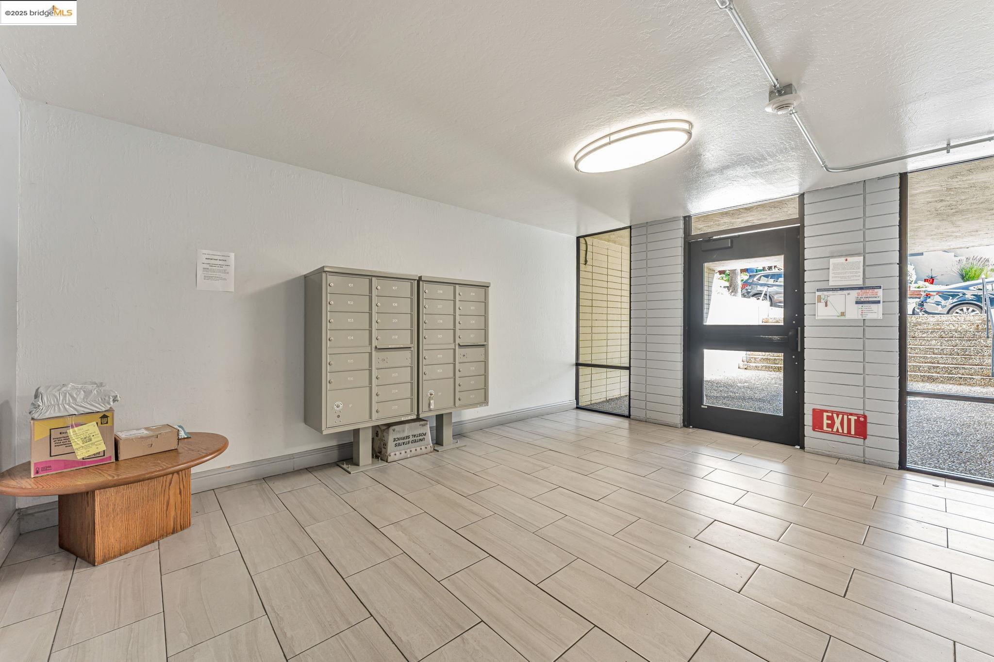 Detail Gallery Image 6 of 33 For 375 Jayne Avenue #106,  Oakland,  CA 94610 - 1 Beds | 1 Baths