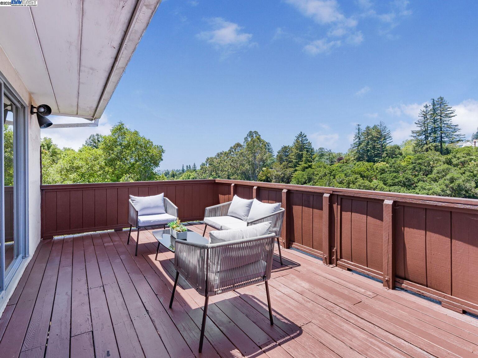 Detail Gallery Image 11 of 25 For 187 St. James Drive, Piedmont,  CA 94611 - 5 Beds | 3 Baths