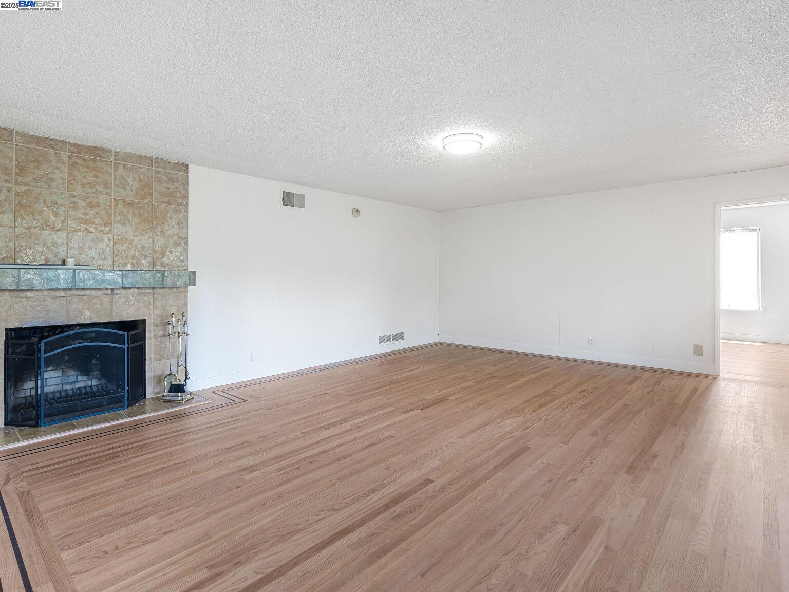 Detail Gallery Image 18 of 25 For 187 St. James Drive, Piedmont,  CA 94611 - 5 Beds | 3 Baths