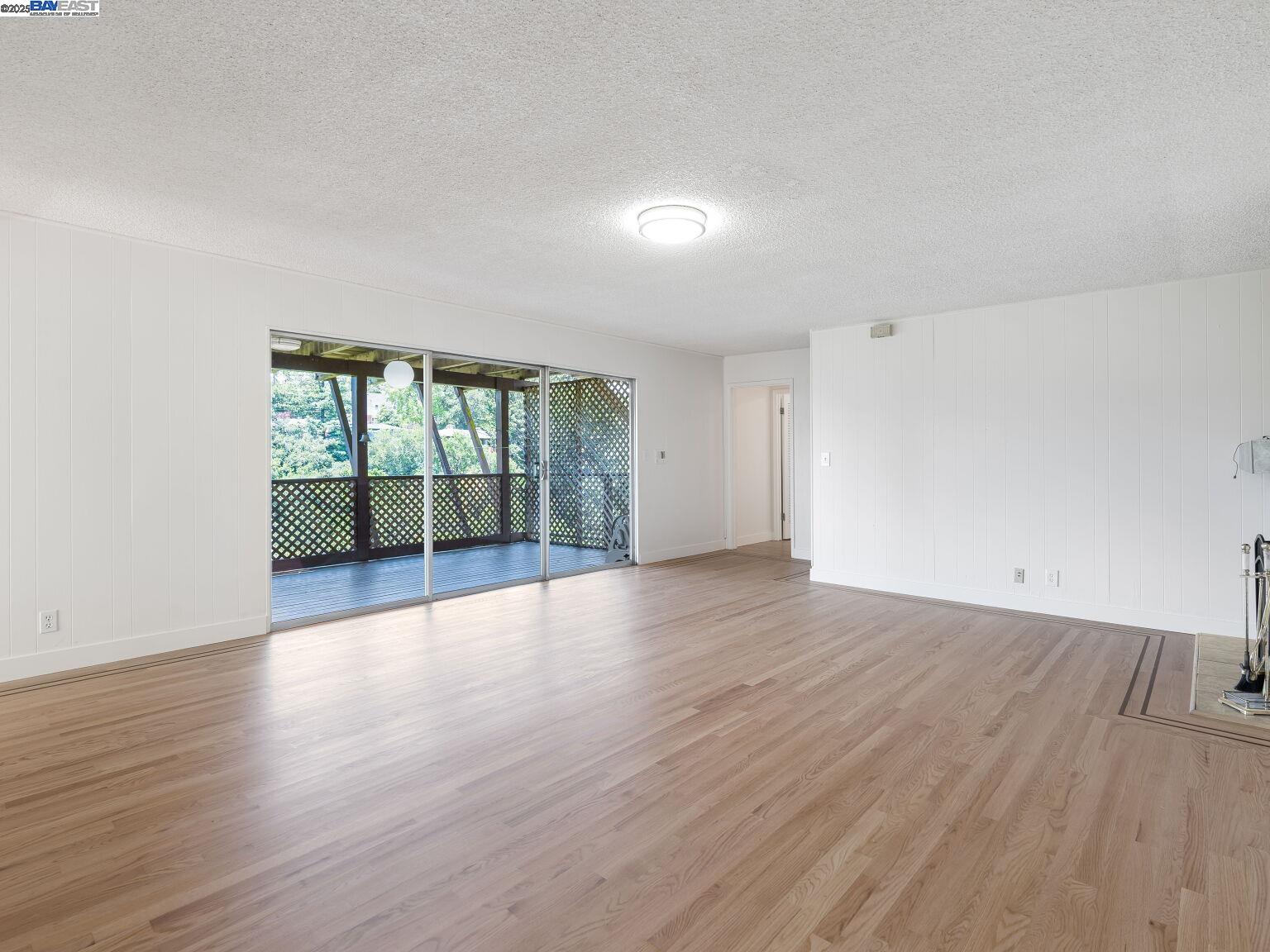 Detail Gallery Image 19 of 25 For 187 St. James Drive, Piedmont,  CA 94611 - 5 Beds | 3 Baths