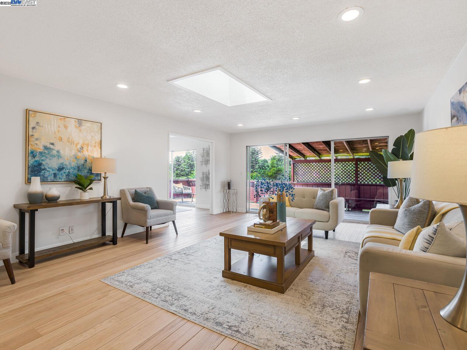 Detail Gallery Image 3 of 25 For 187 St. James Drive, Piedmont,  CA 94611 - 5 Beds | 3 Baths