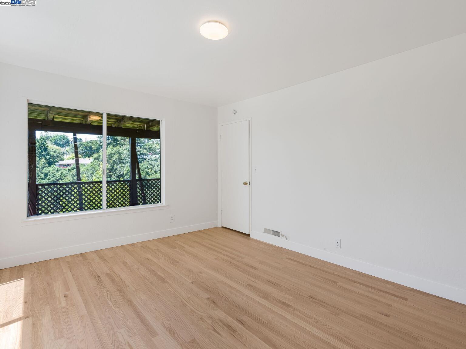 Detail Gallery Image 21 of 25 For 187 St. James Drive, Piedmont,  CA 94611 - 5 Beds | 3 Baths