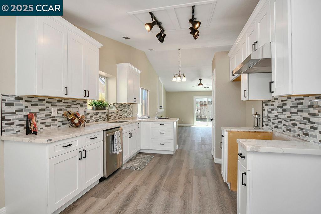 Detail Gallery Image 9 of 28 For 4412 Malta Ct, Salida,  CA 95368 - 3 Beds | 2 Baths