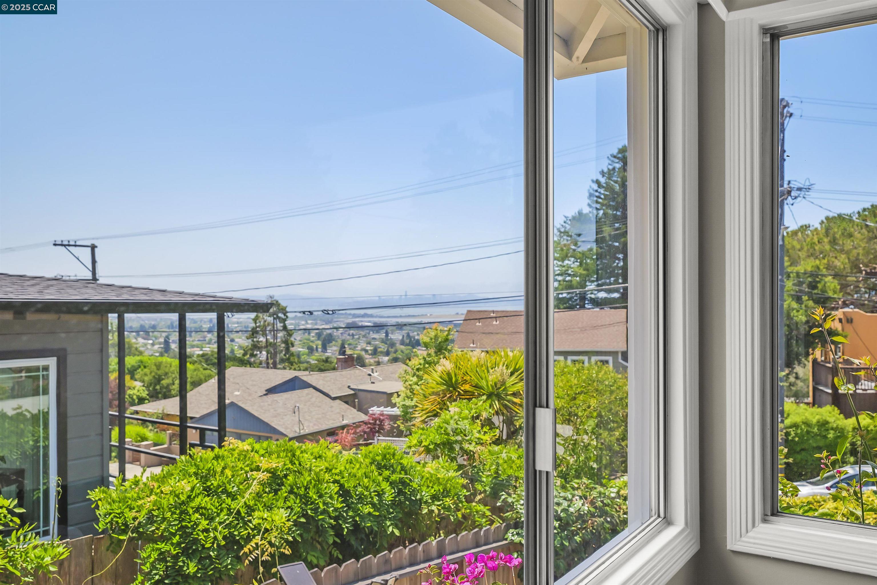 Detail Gallery Image 1 of 1 For 69 Stratford, Kensington,  CA 94707 - 2 Beds | 1 Baths