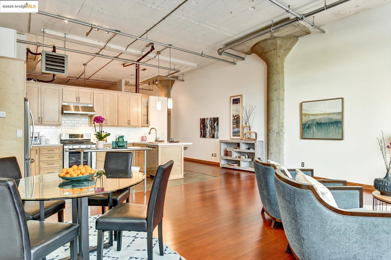 Photo #2: 41100436 Listing 