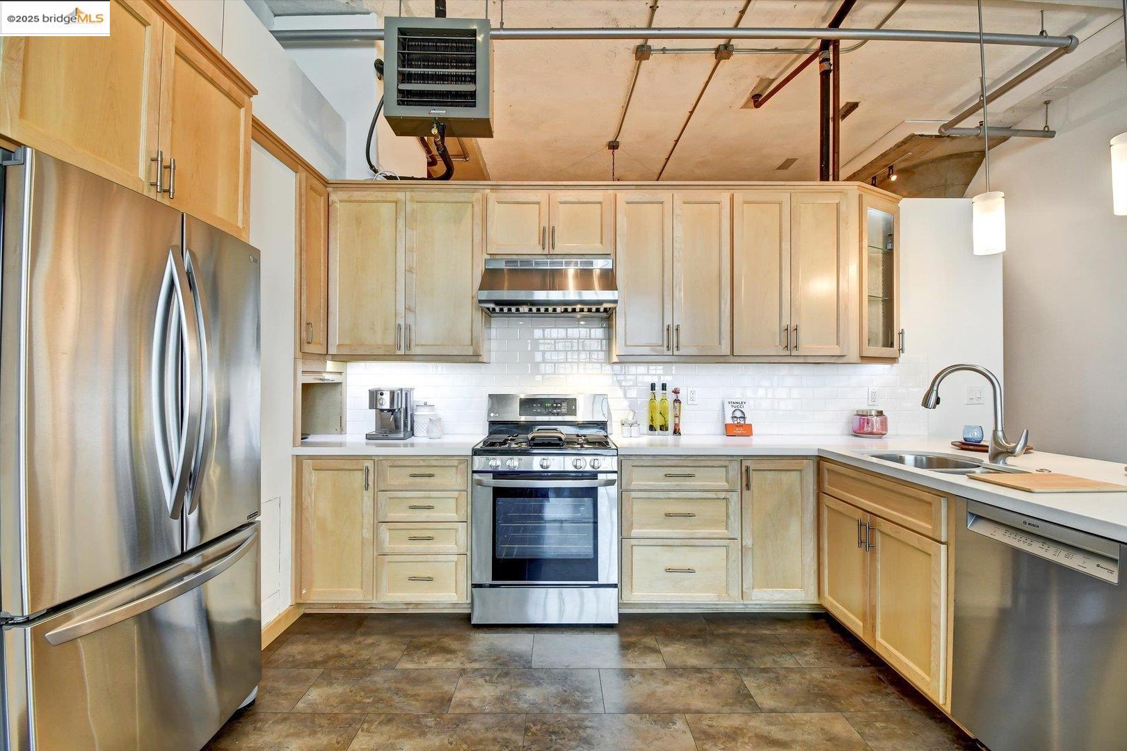 Photo #8: 41100436 Listing: Photo #8