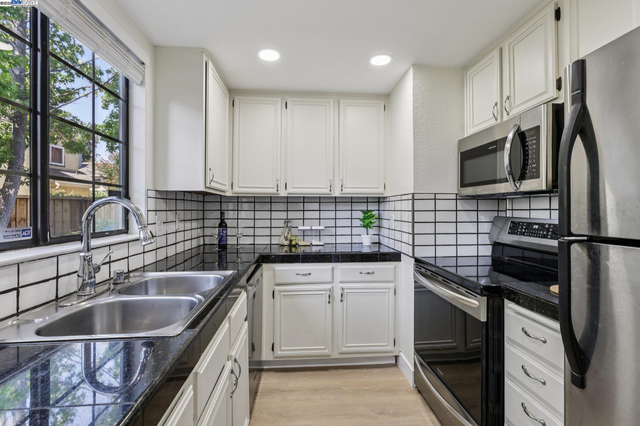 Photo #6: 41100440 Listing 